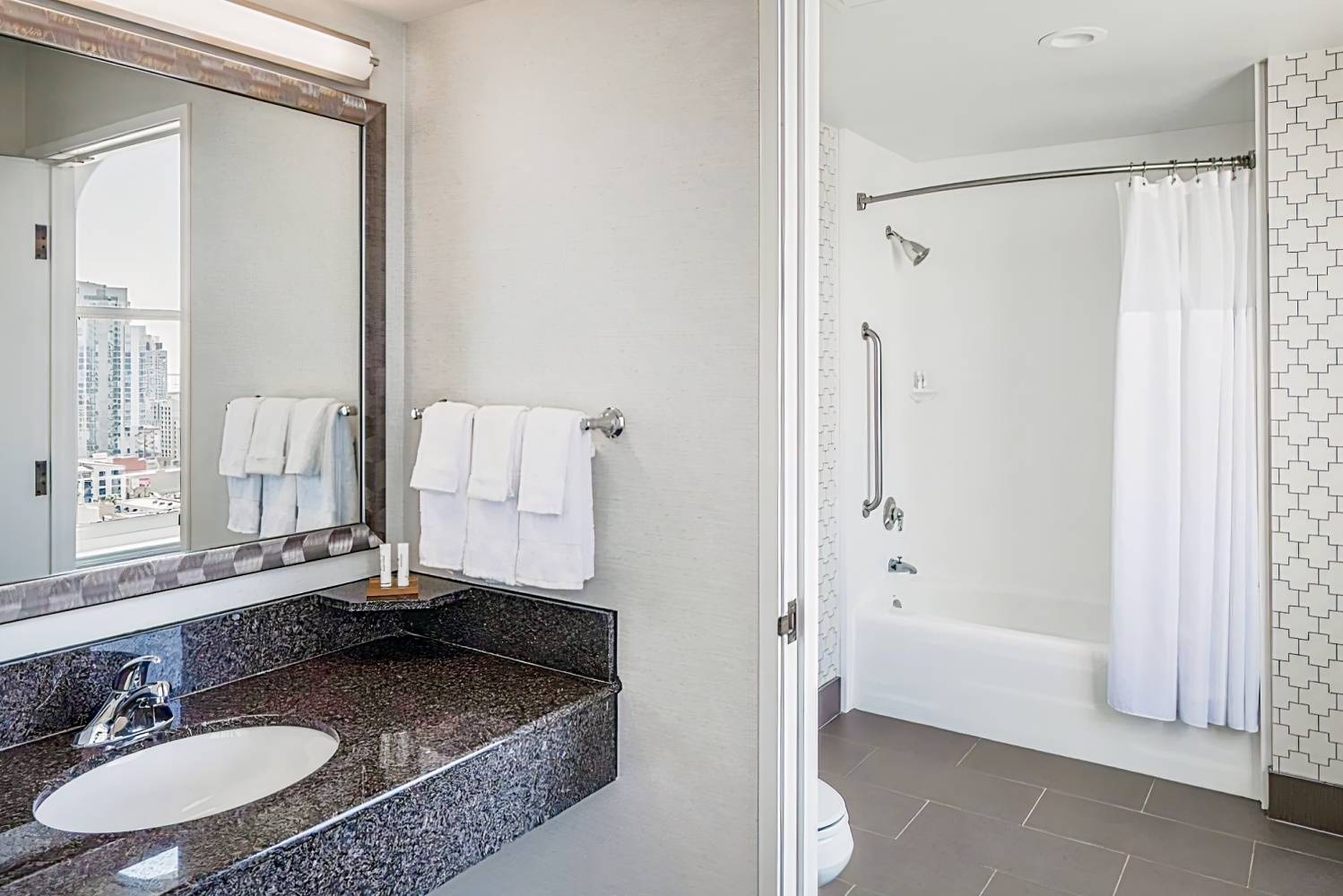 Courtyard by Marriott San Diego Downtown