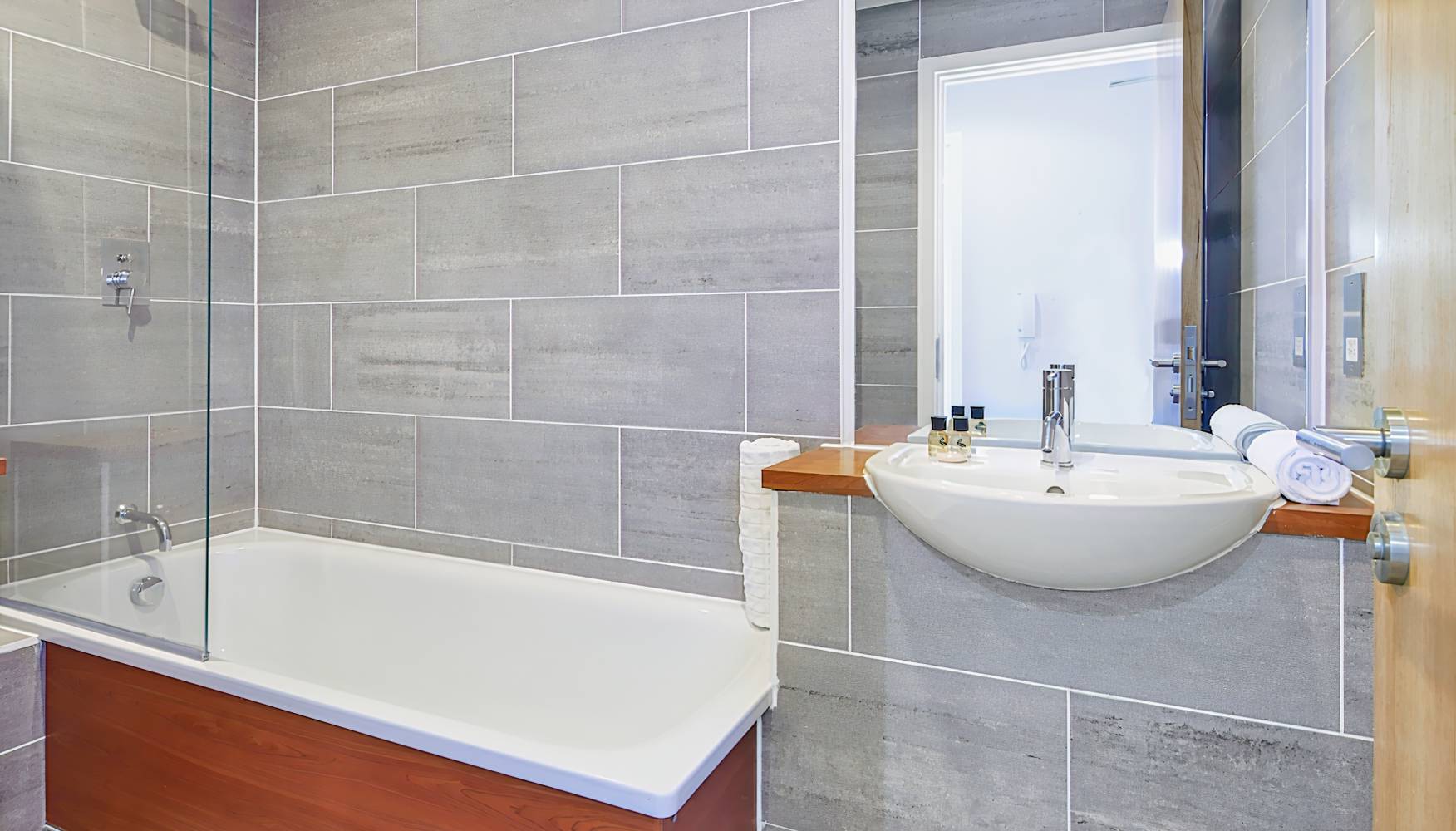 HQ Aparthotel Farnborough