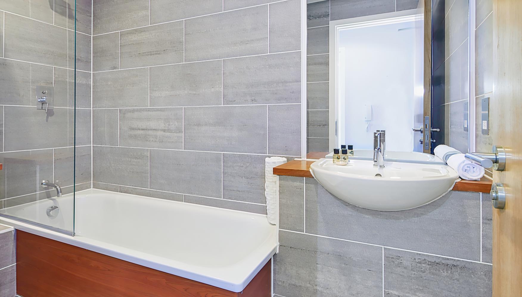 HQ Aparthotel Farnborough