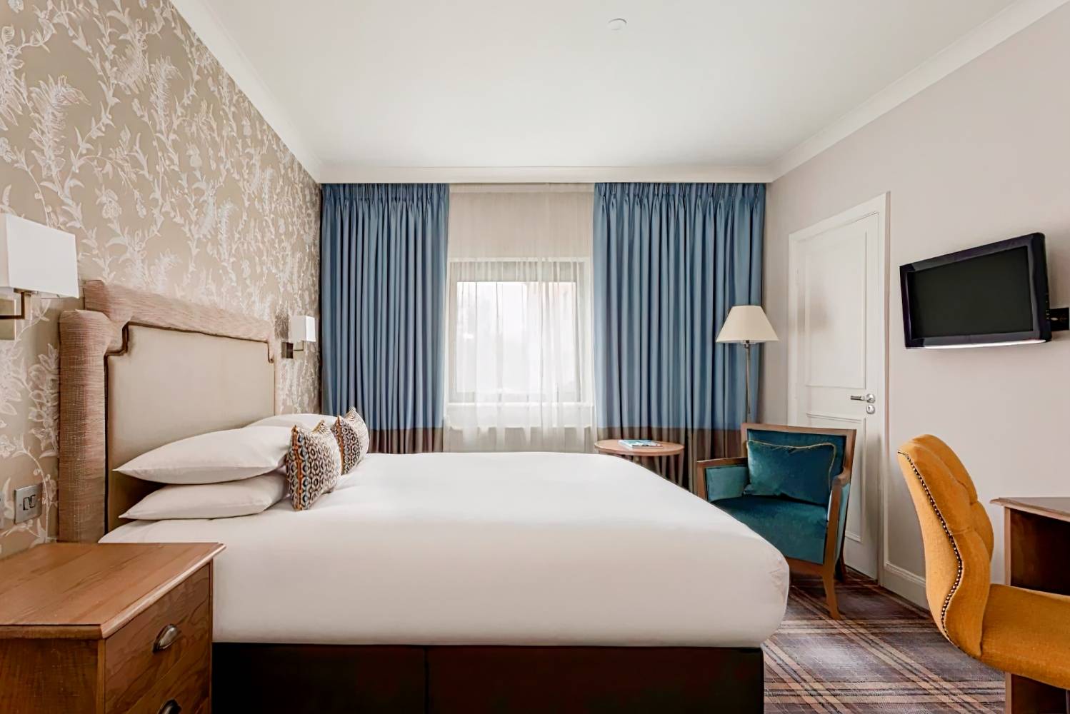 Bridgewood Manor Hotel