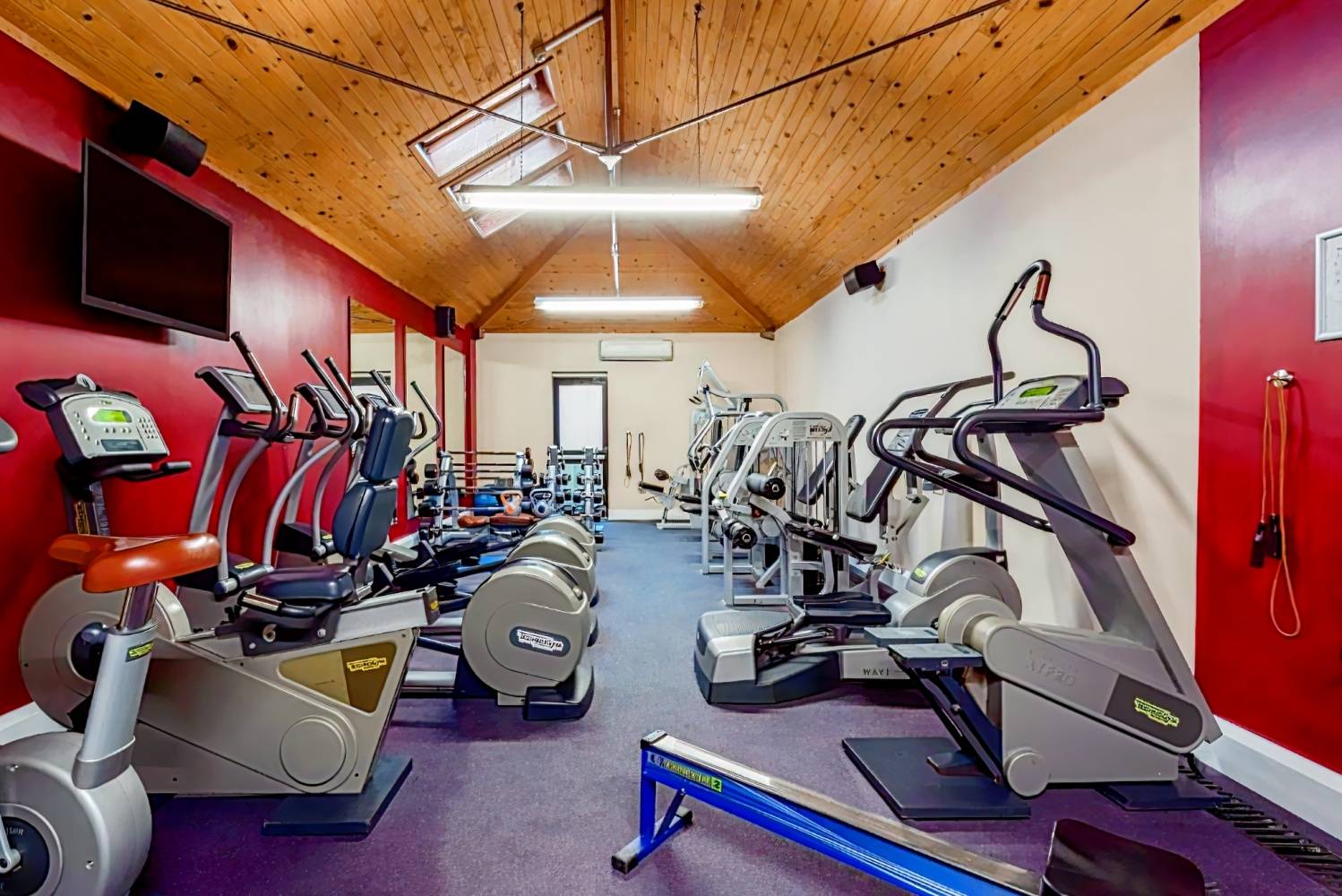 Bridgewood Manor Hotel