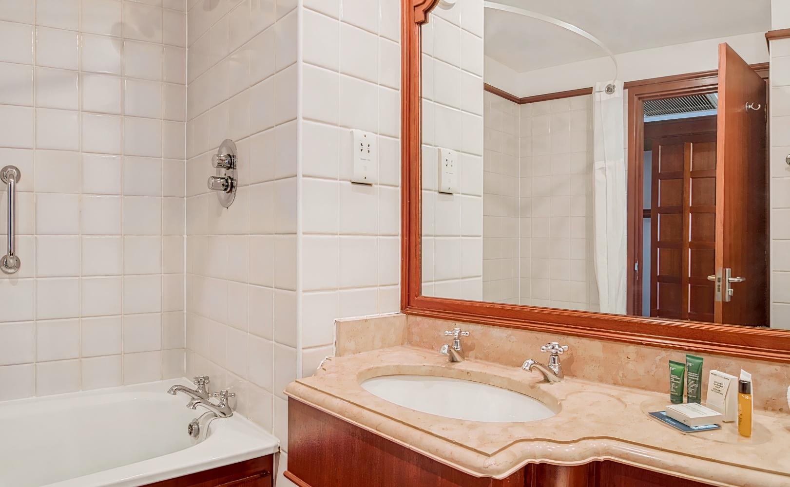 Hilton East Midlands Airport