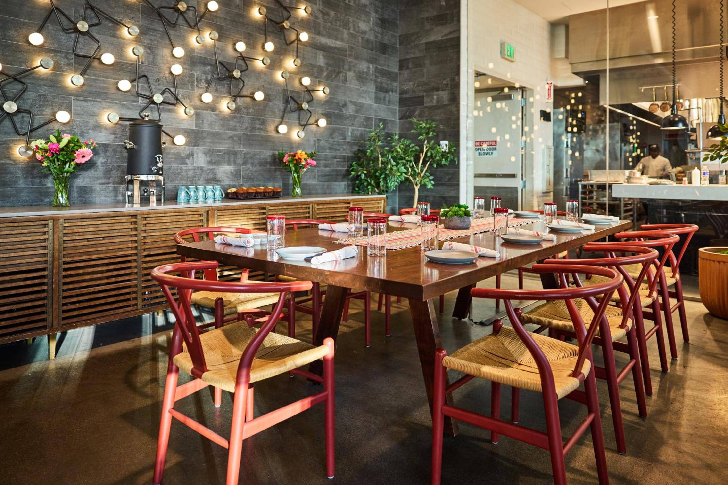 The Envoy Hotel, Autograph Collection