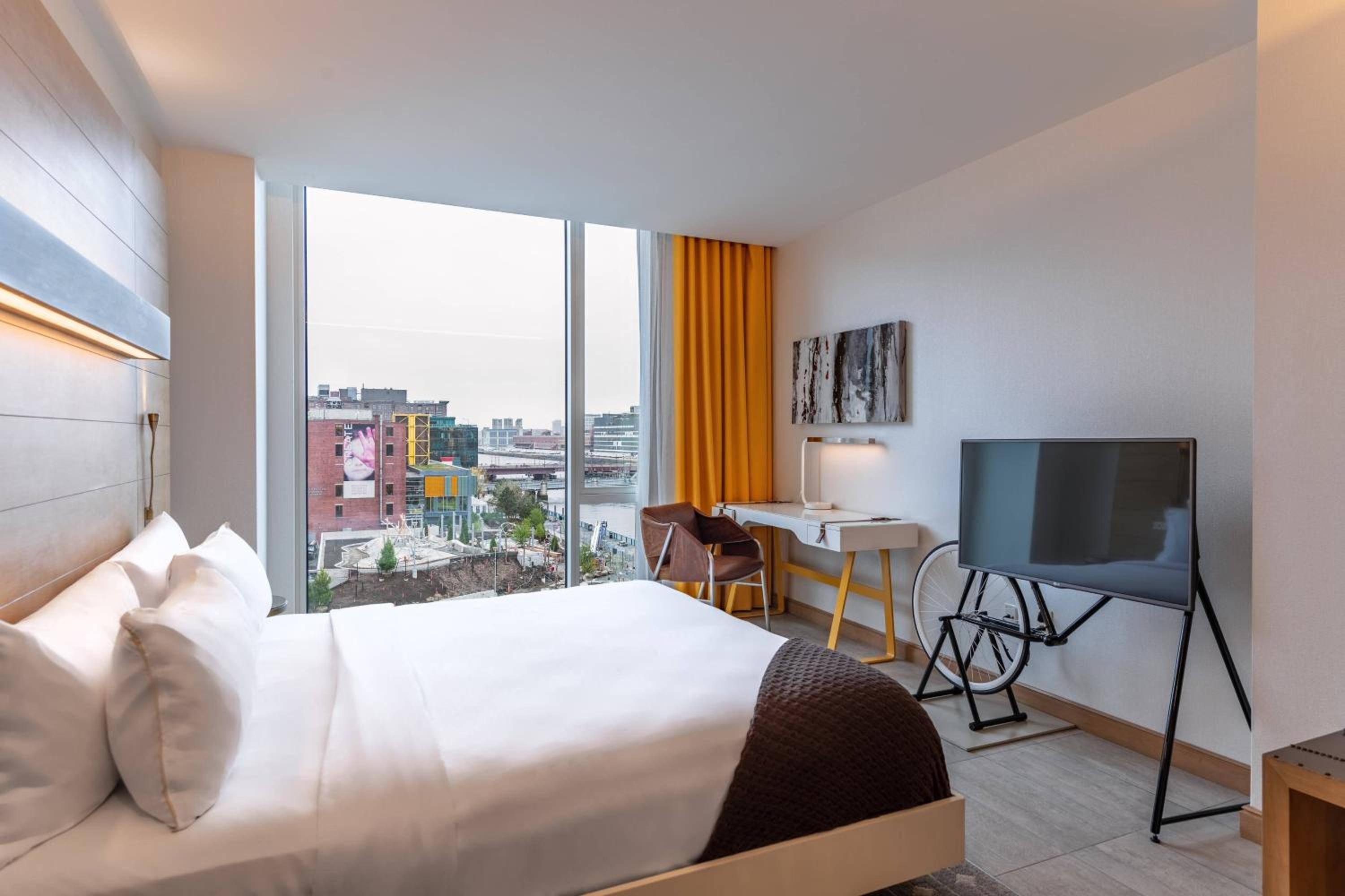 The Envoy Hotel, Autograph Collection