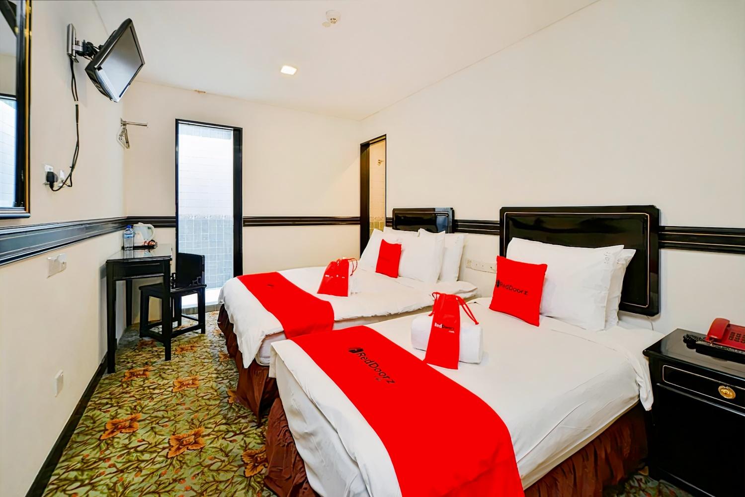 RedDoorz near Marine Parade Central