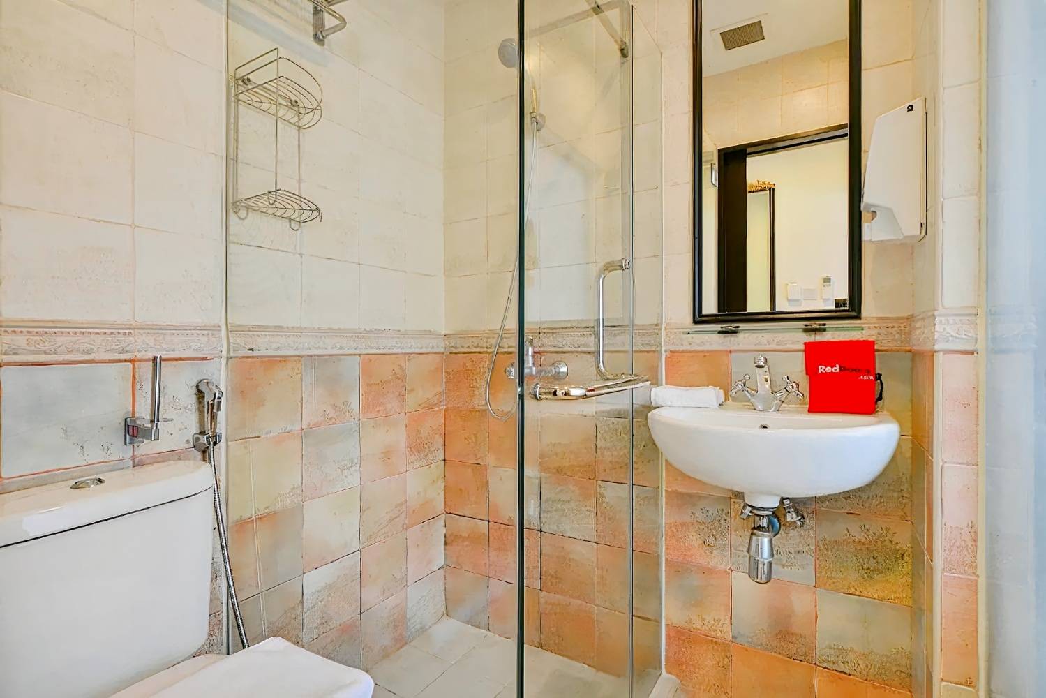 RedDoorz near Marine Parade Central