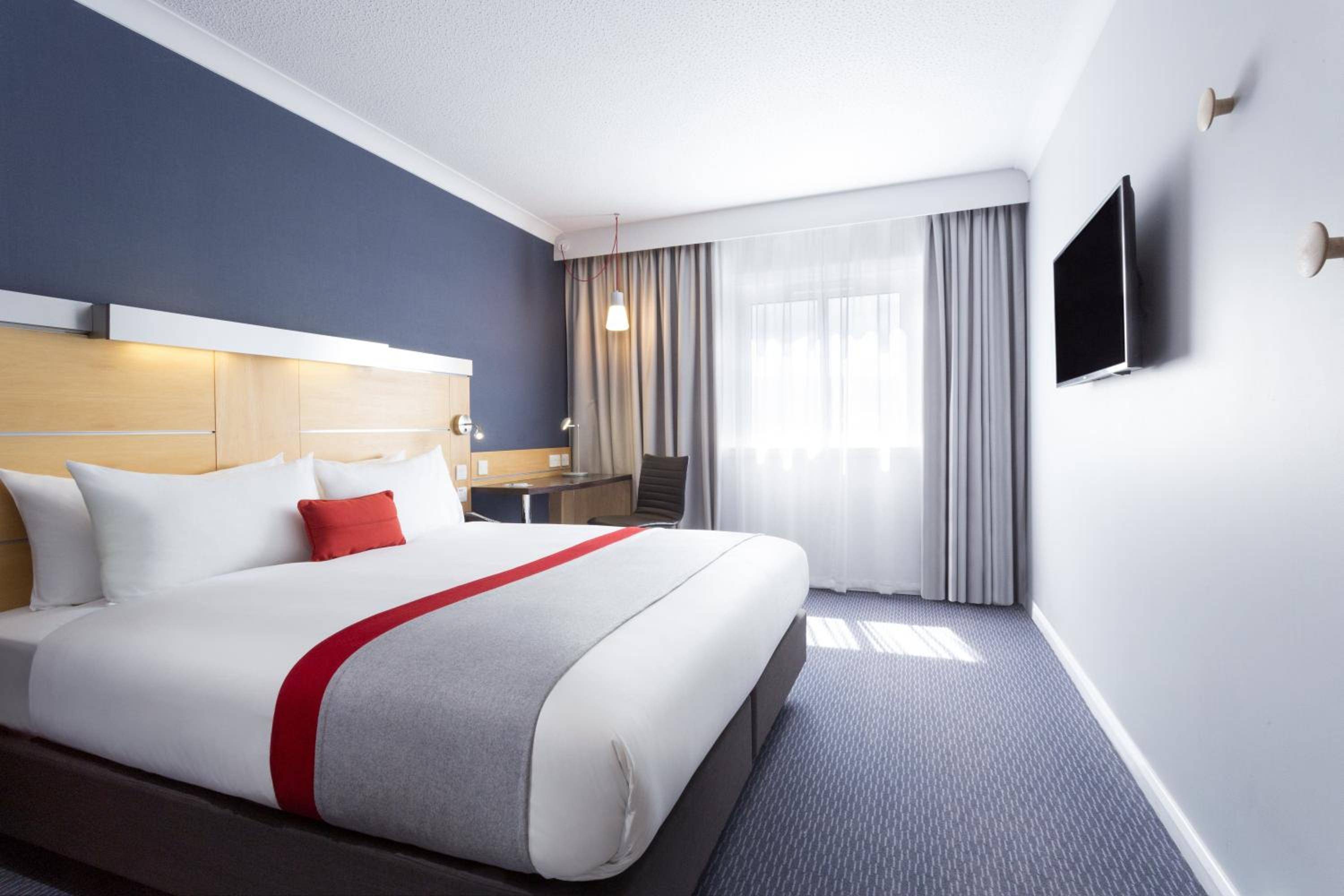 Holiday Inn Express Southampton - M27, J7, an IHG Hotel
