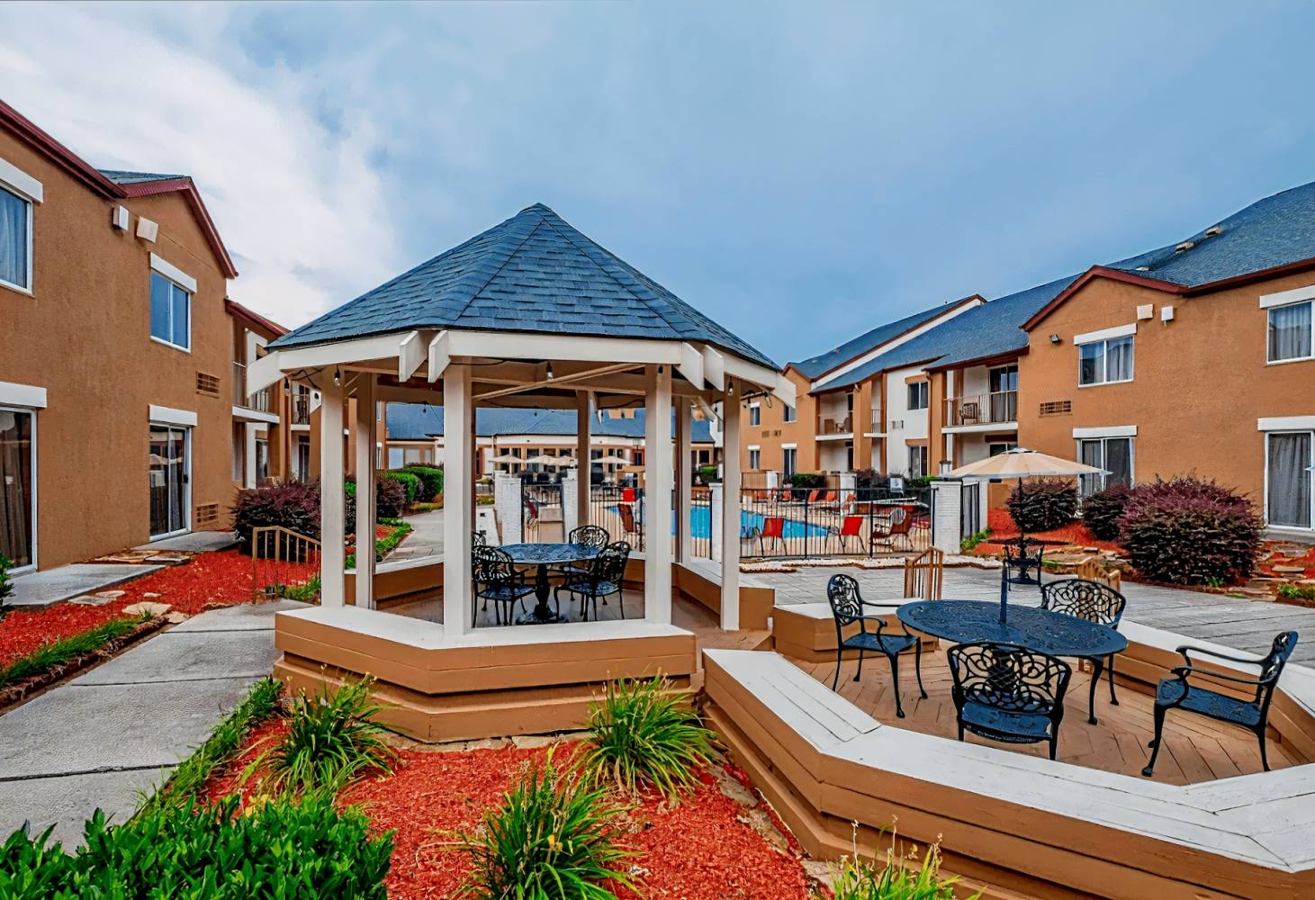 Red Roof Plus & Suites Knoxville West - Cedar Bluff
