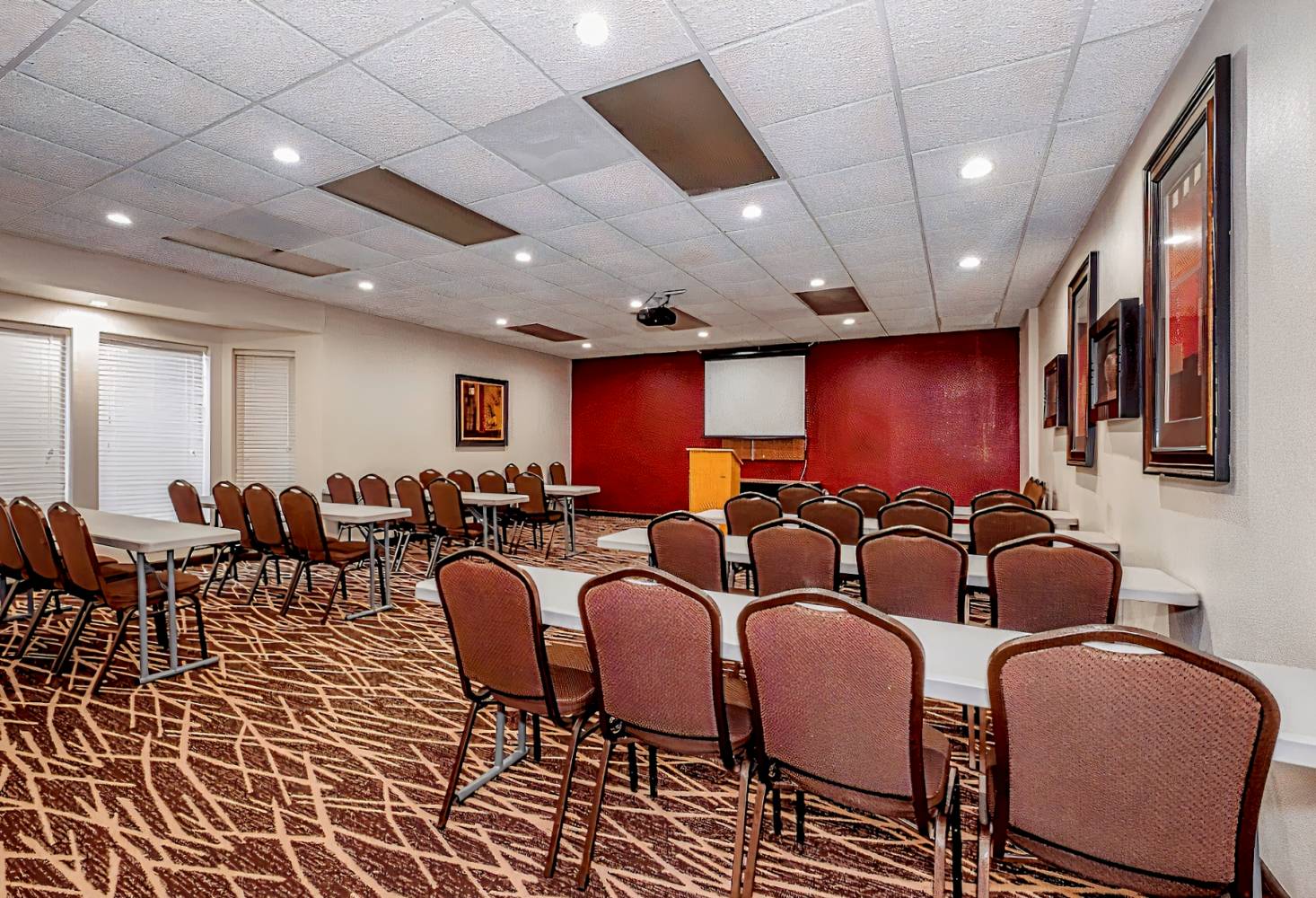 Red Roof Plus & Suites Knoxville West - Cedar Bluff