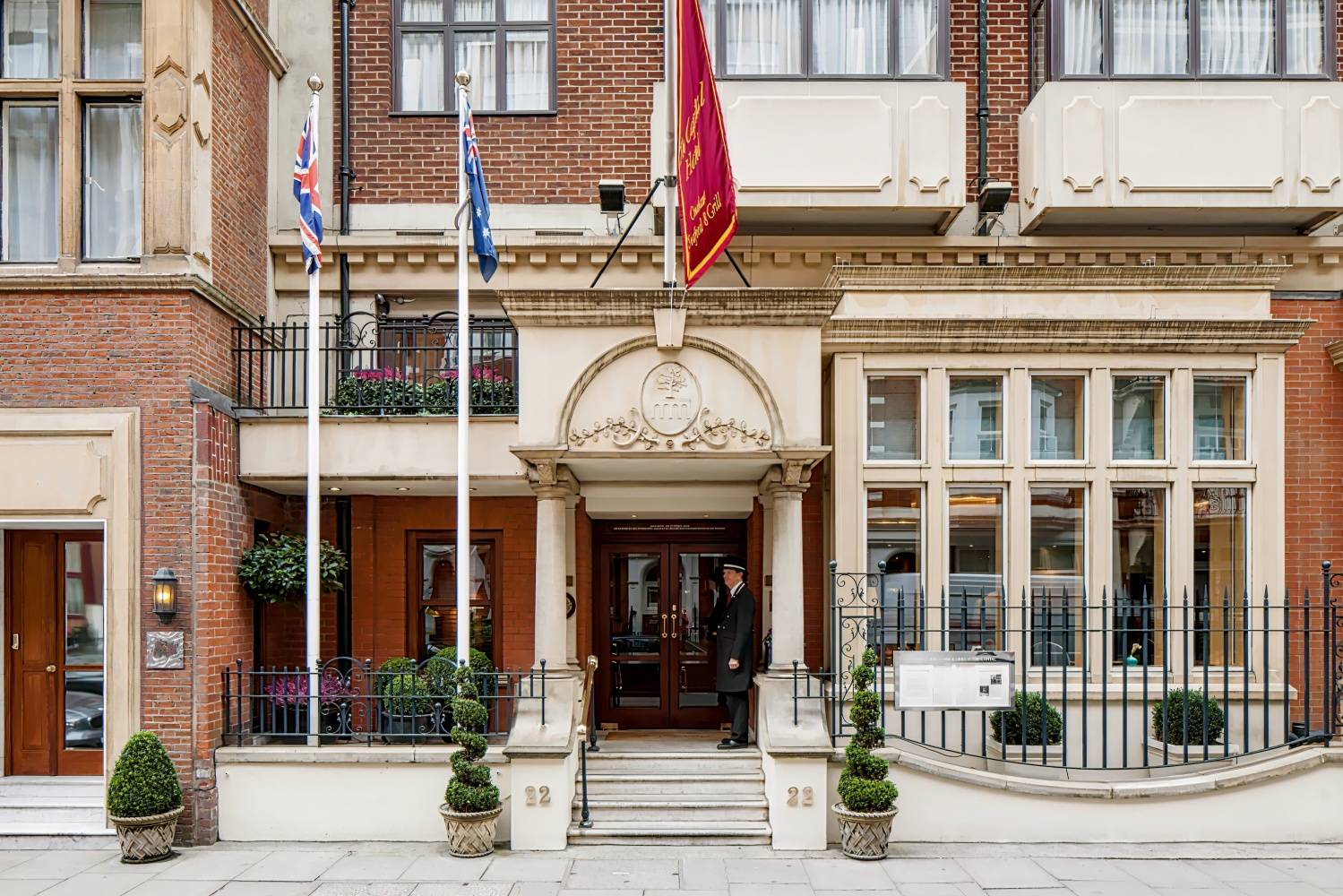 The Capital Hotel, Apartments & Townhouse