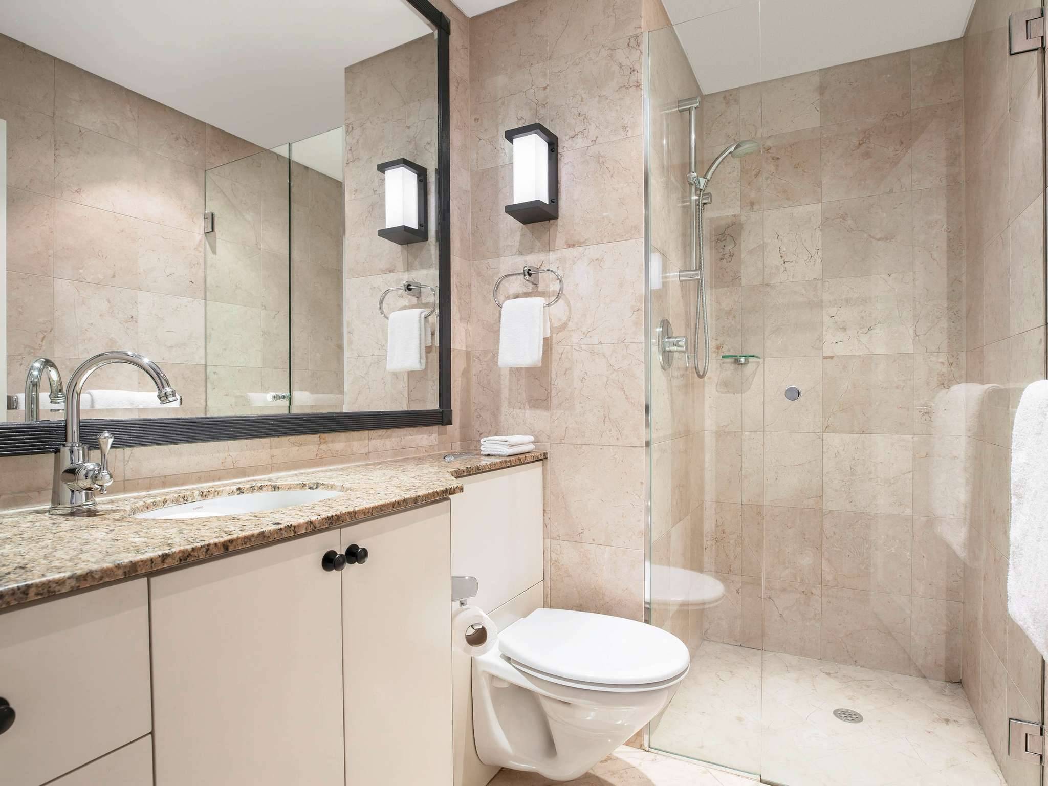 Mantra 2 Bond Street Sydney