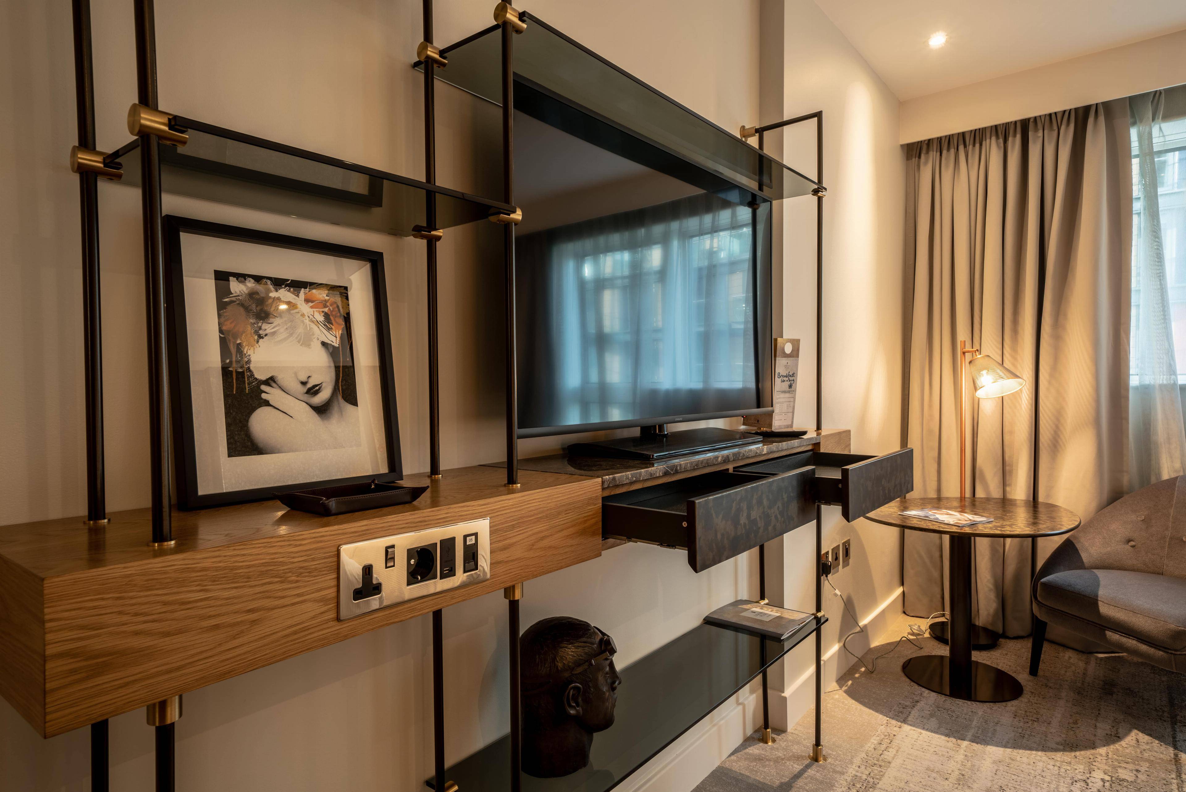 Lincoln Plaza London, Curio Collection by Hilton