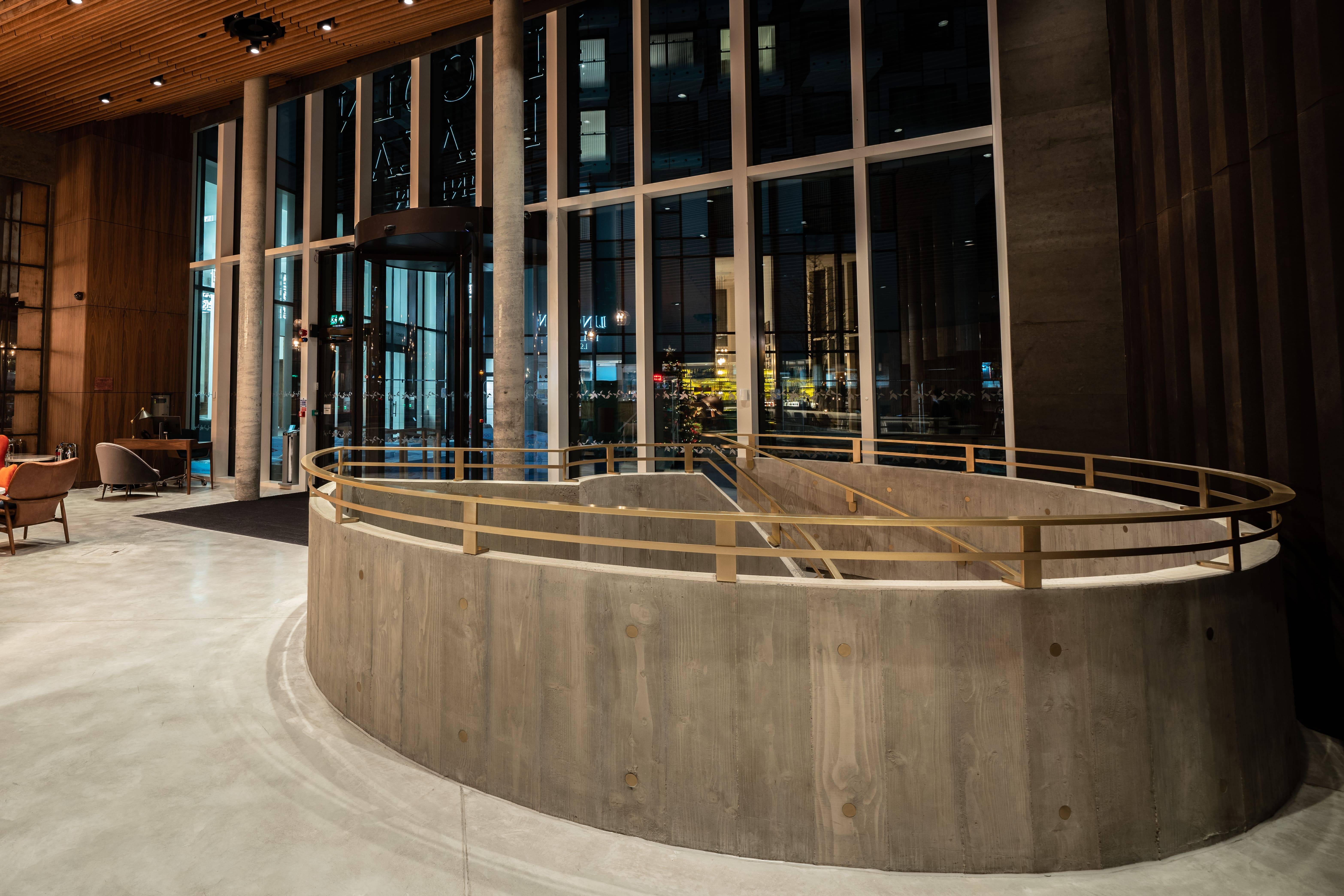 Lincoln Plaza London, Curio Collection by Hilton