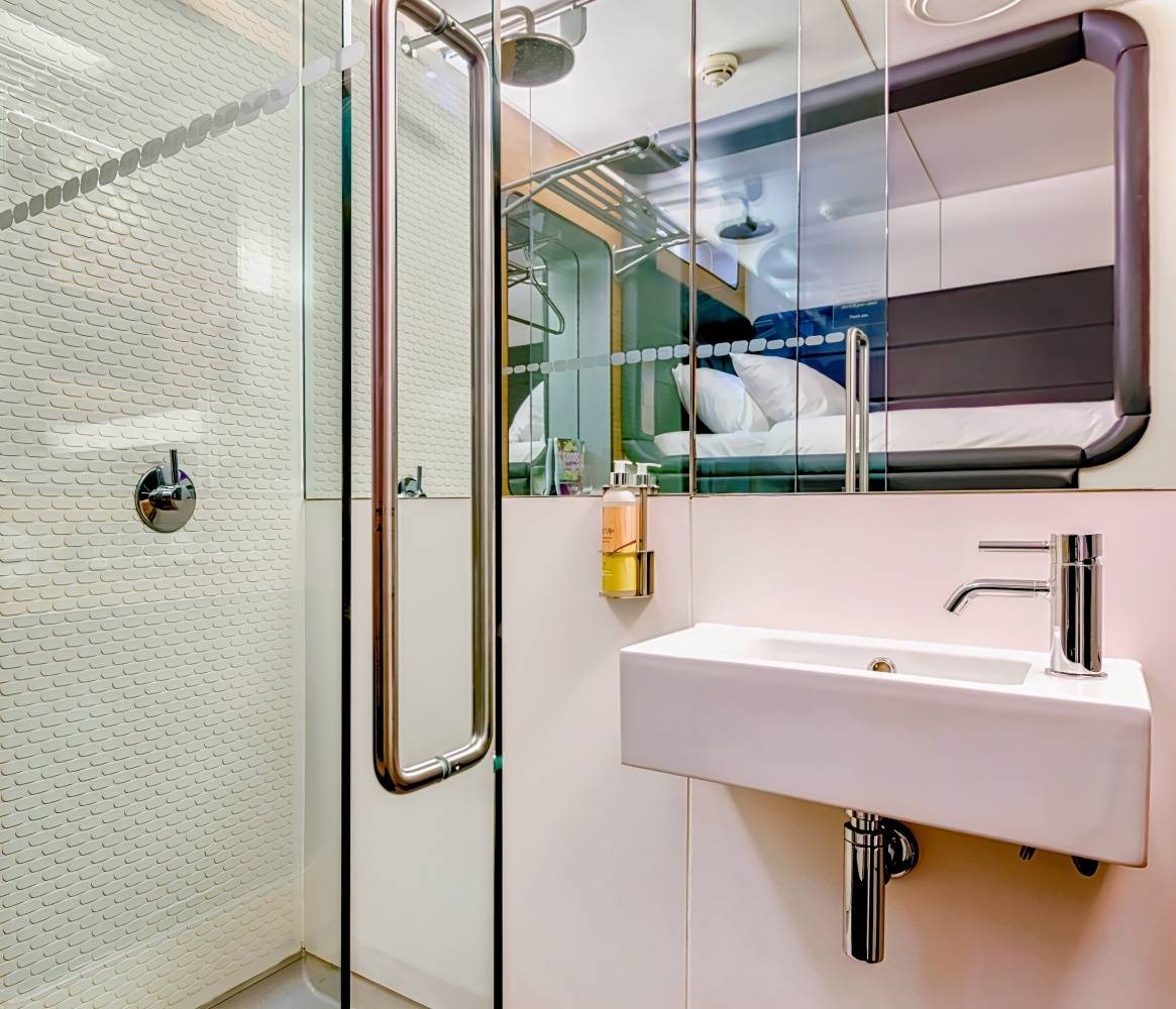 YOTELAIR Amsterdam Schiphol - transit hotel (airside)