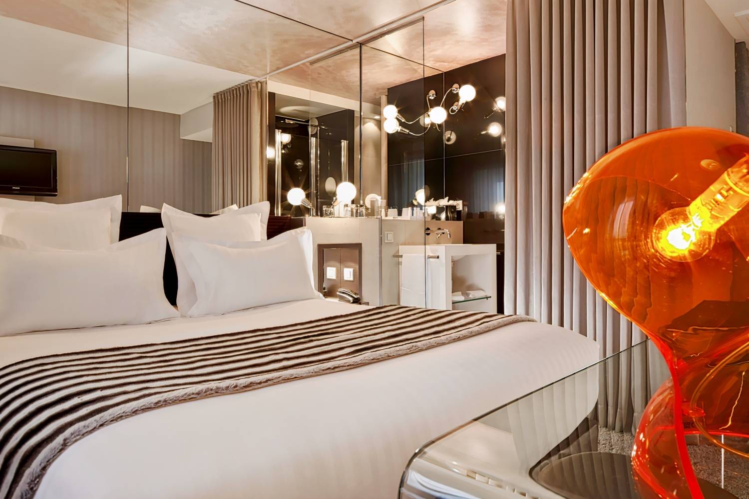 7 Eiffel Hotel by Malone