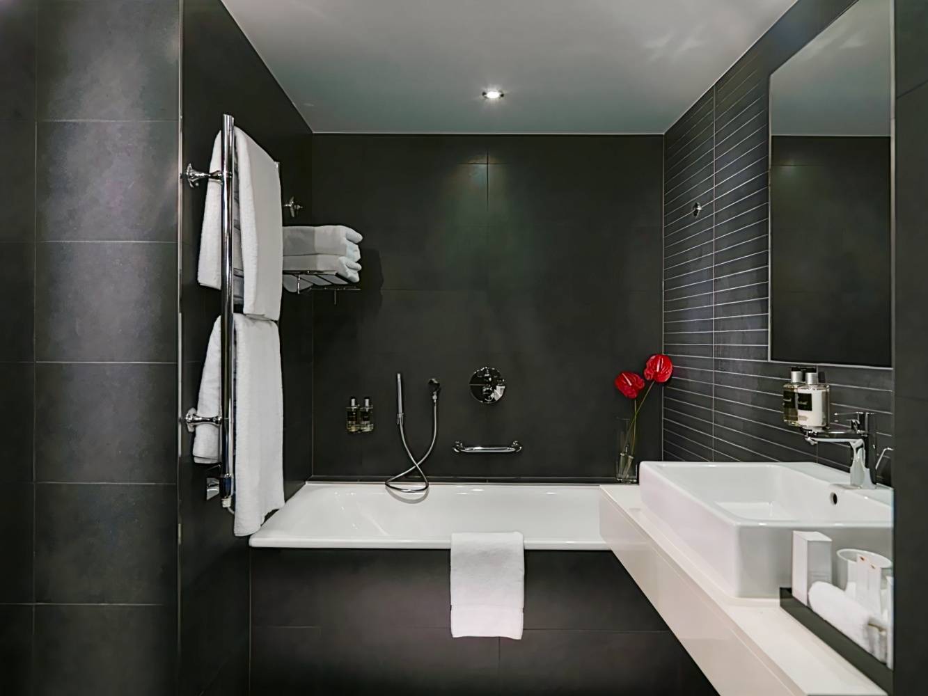 Guildford Harbour Hotel