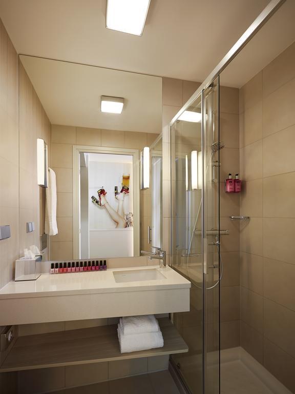 Moxy Edinburgh Airport (old)