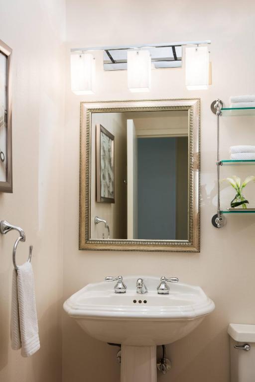 Renaissance Newark Airport Hotel