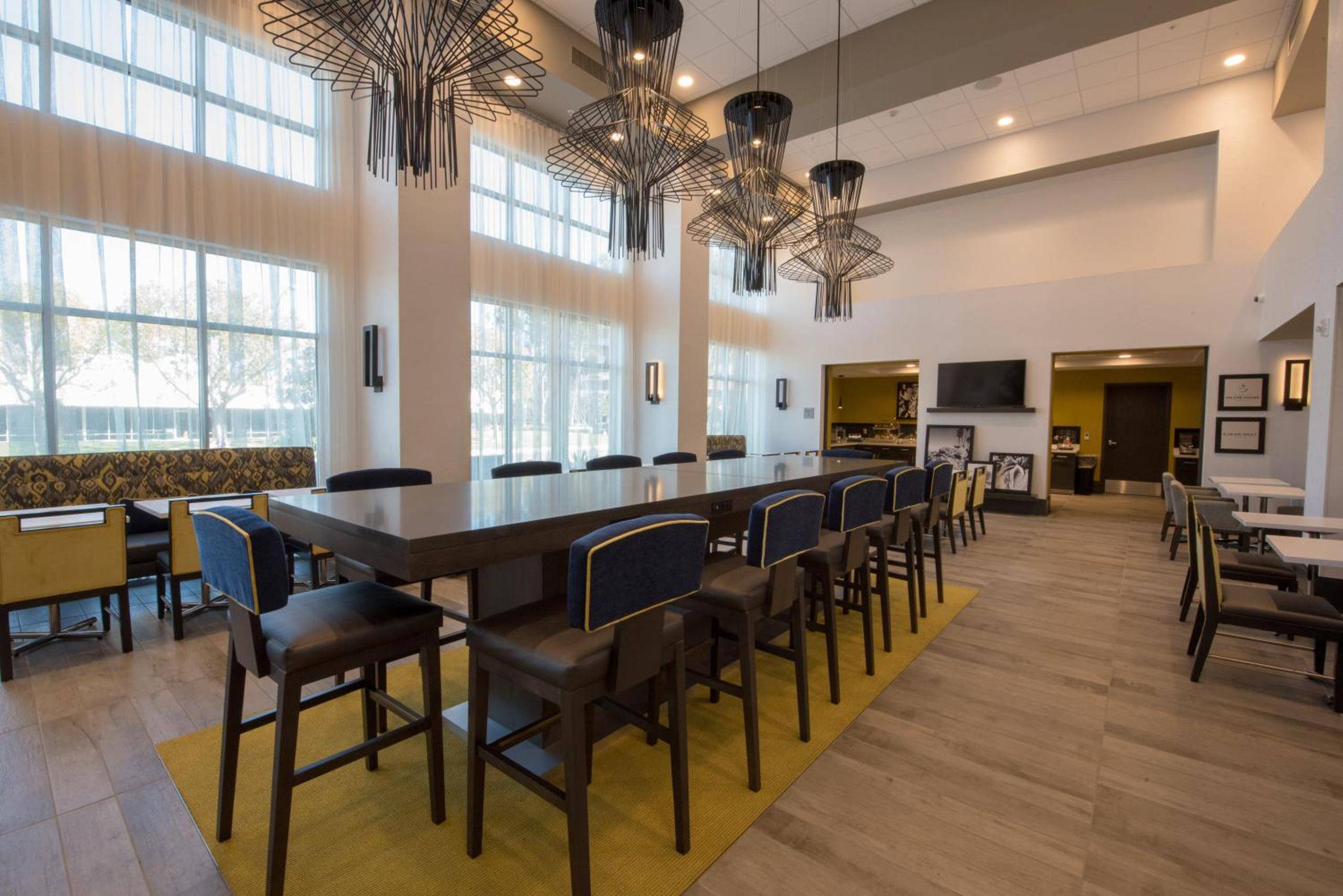 Hampton Inn & Suites by Hilton Irvine - Orange County Airport