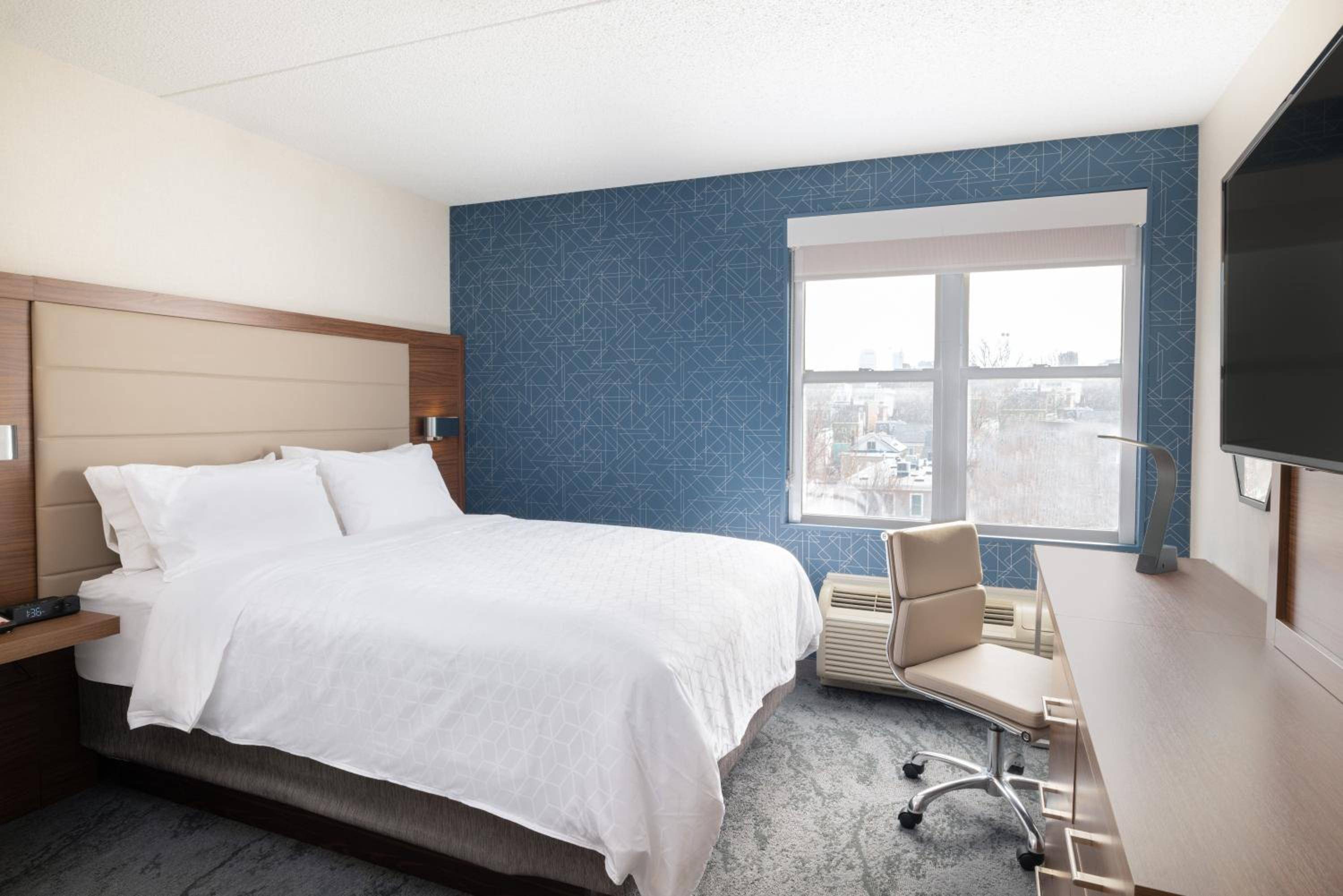 Holiday Inn Express & Suites Boston - Cambridge