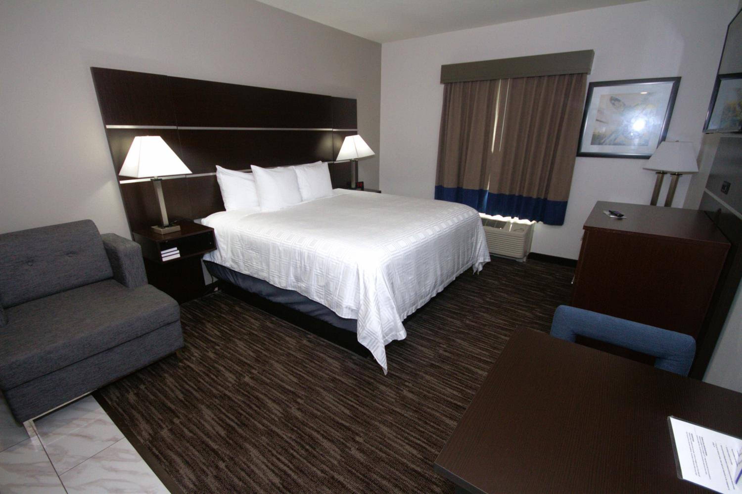 Atrium Hotel & Suites DFW Airport