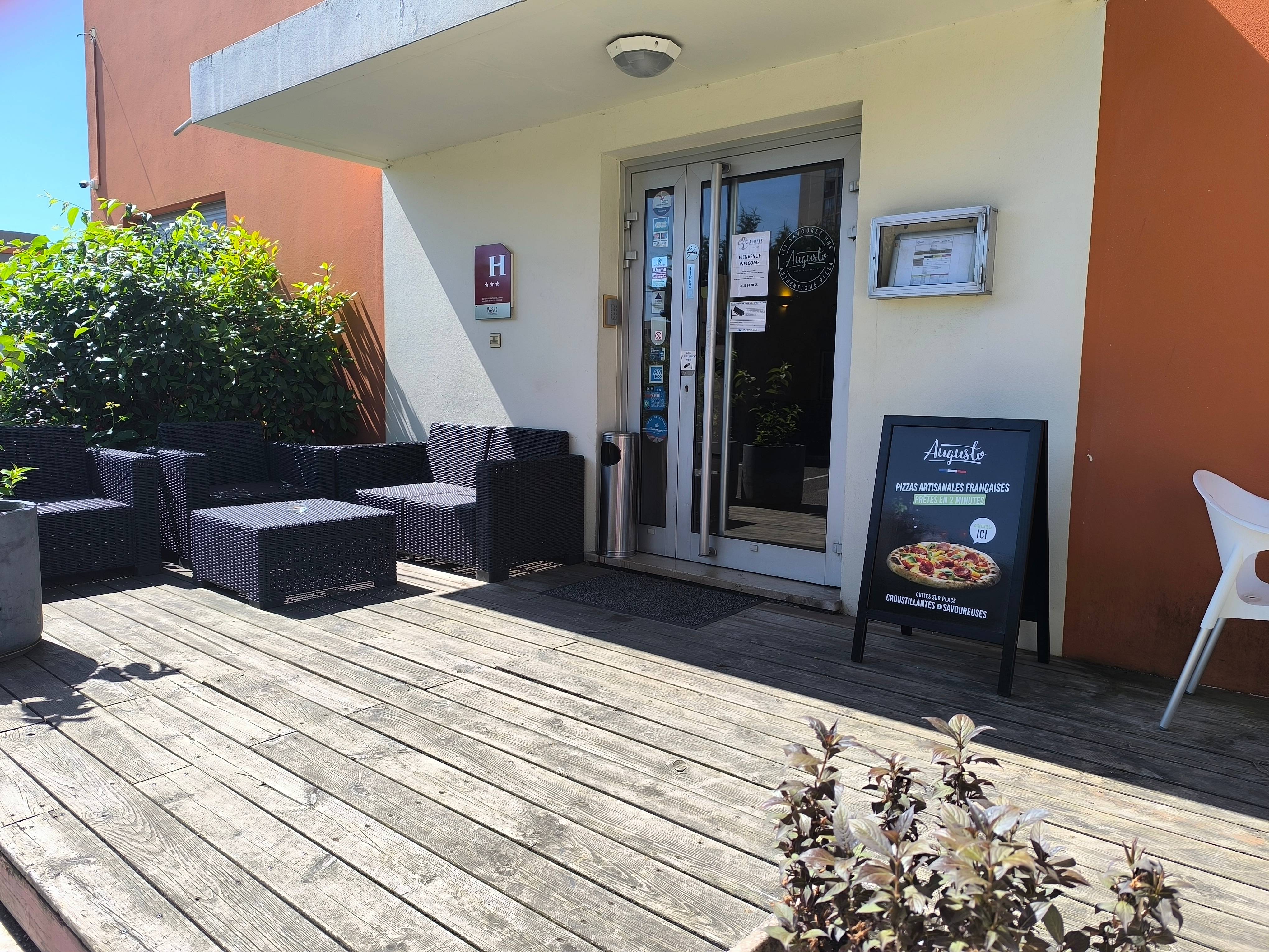 Adonis Lyon Est Artys Hotel