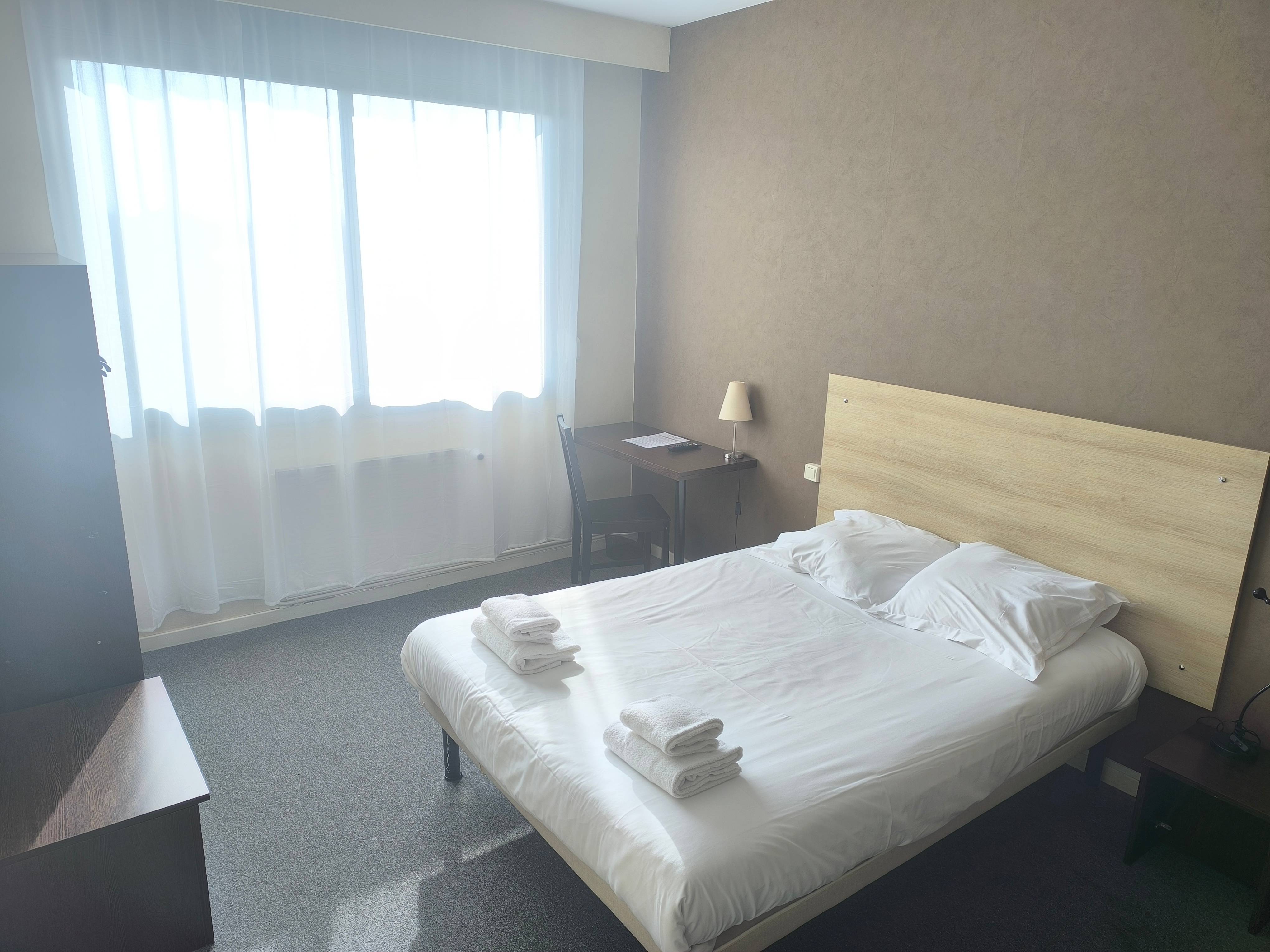 Adonis Lyon Est Artys Hotel