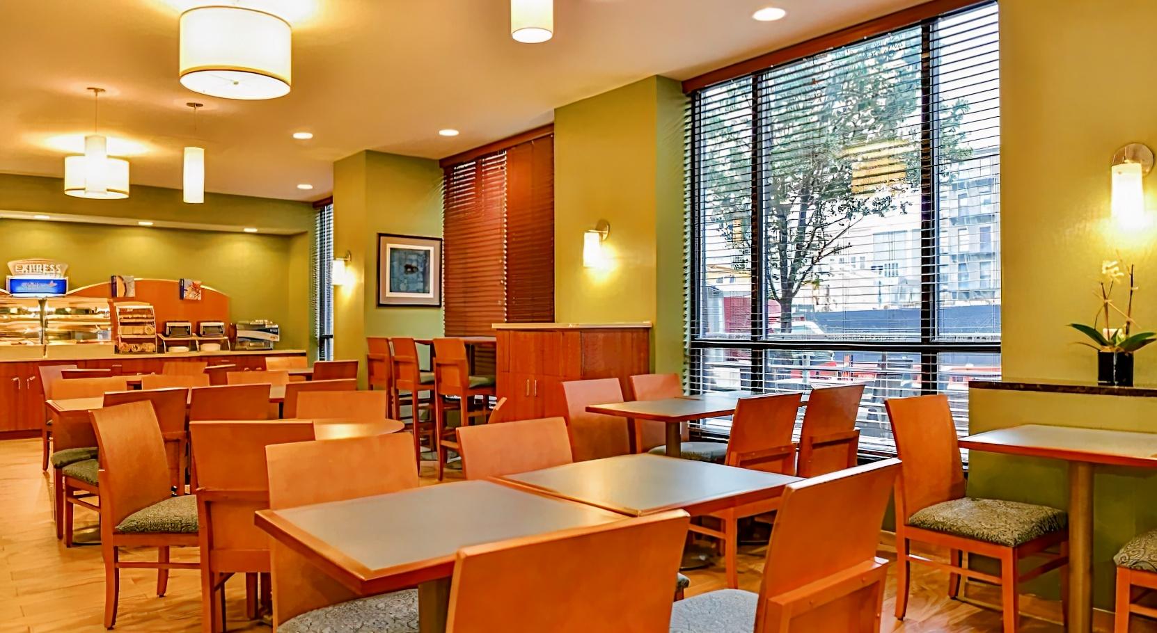 Holiday Inn Express Midtown West