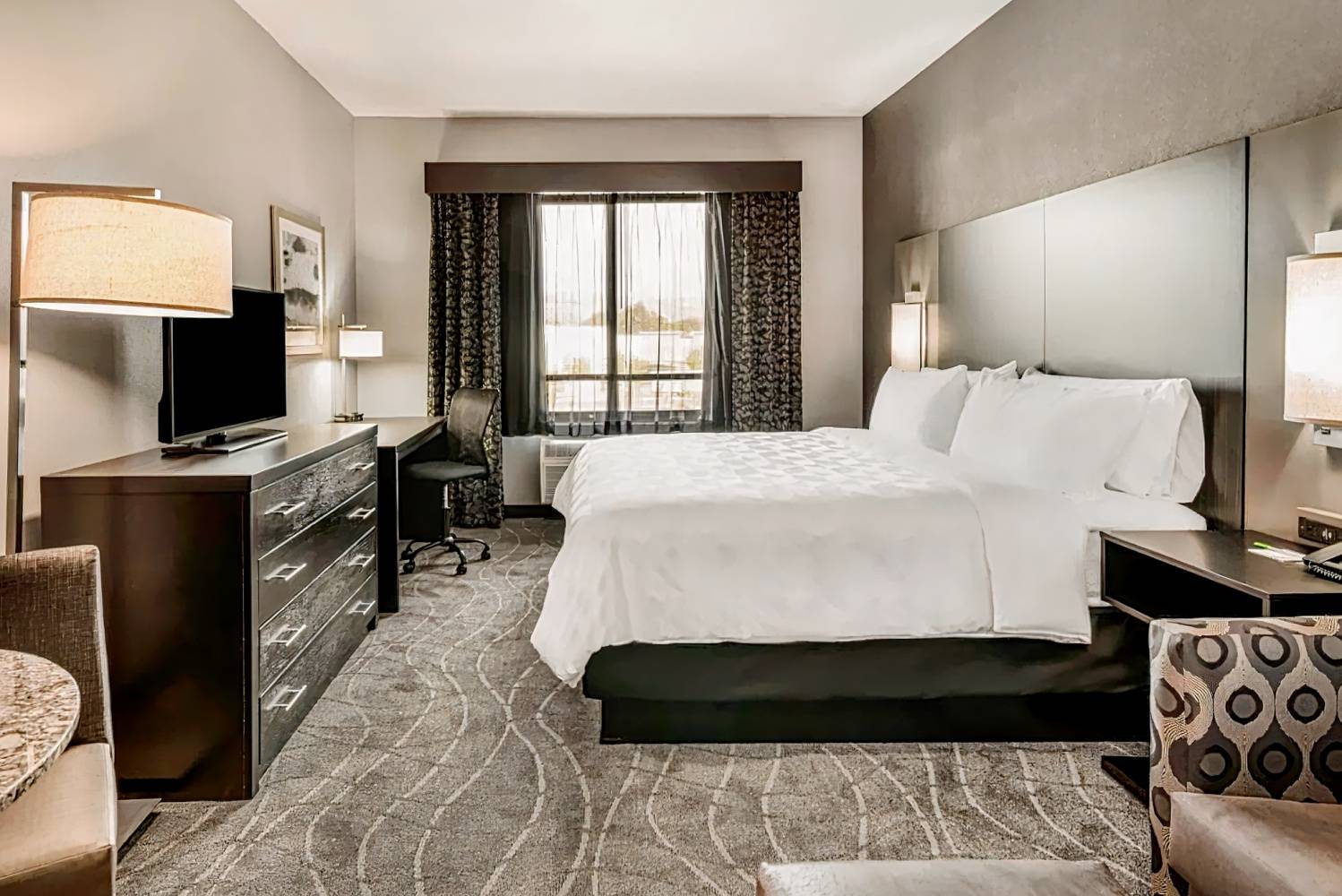 Holiday Inn & Suites Silicon Valley - Milpitas, an IHG Hotel