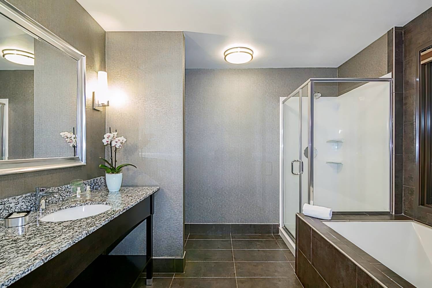 Holiday Inn & Suites Silicon Valley - Milpitas, an IHG Hotel