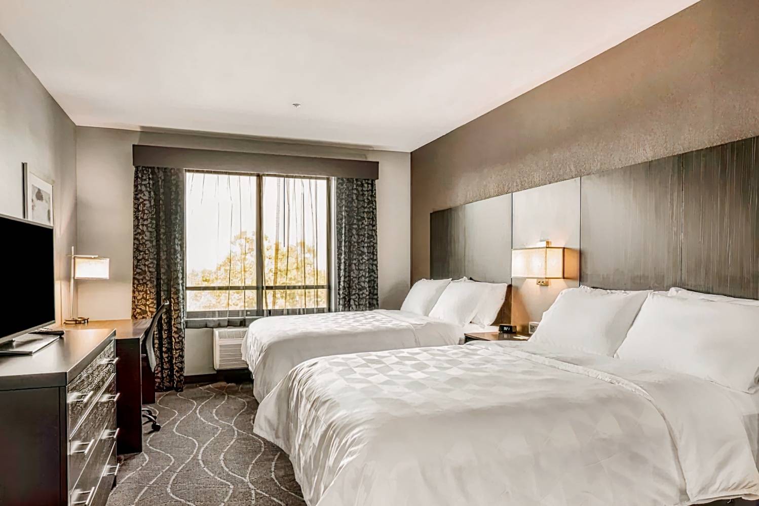 Holiday Inn & Suites Silicon Valley - Milpitas, an IHG Hotel