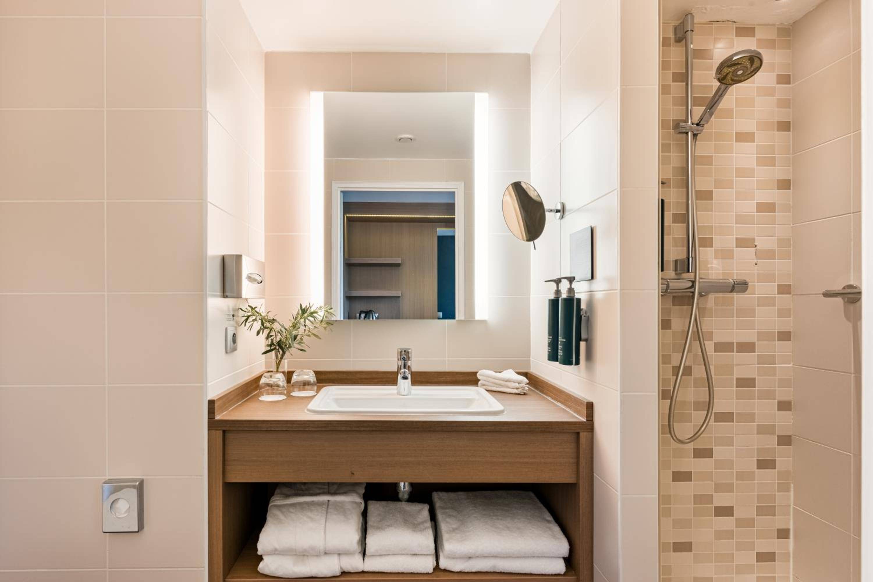 DoubleTree by Hilton Lyon Eurexpo & Spa