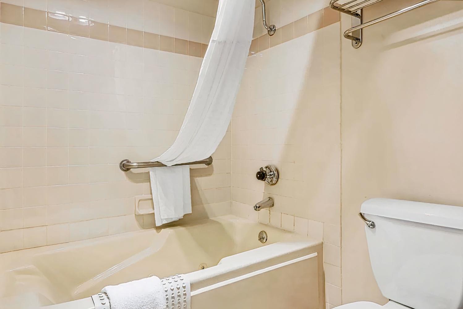 Quality Inn & Suites Los Angeles Airport - LAX