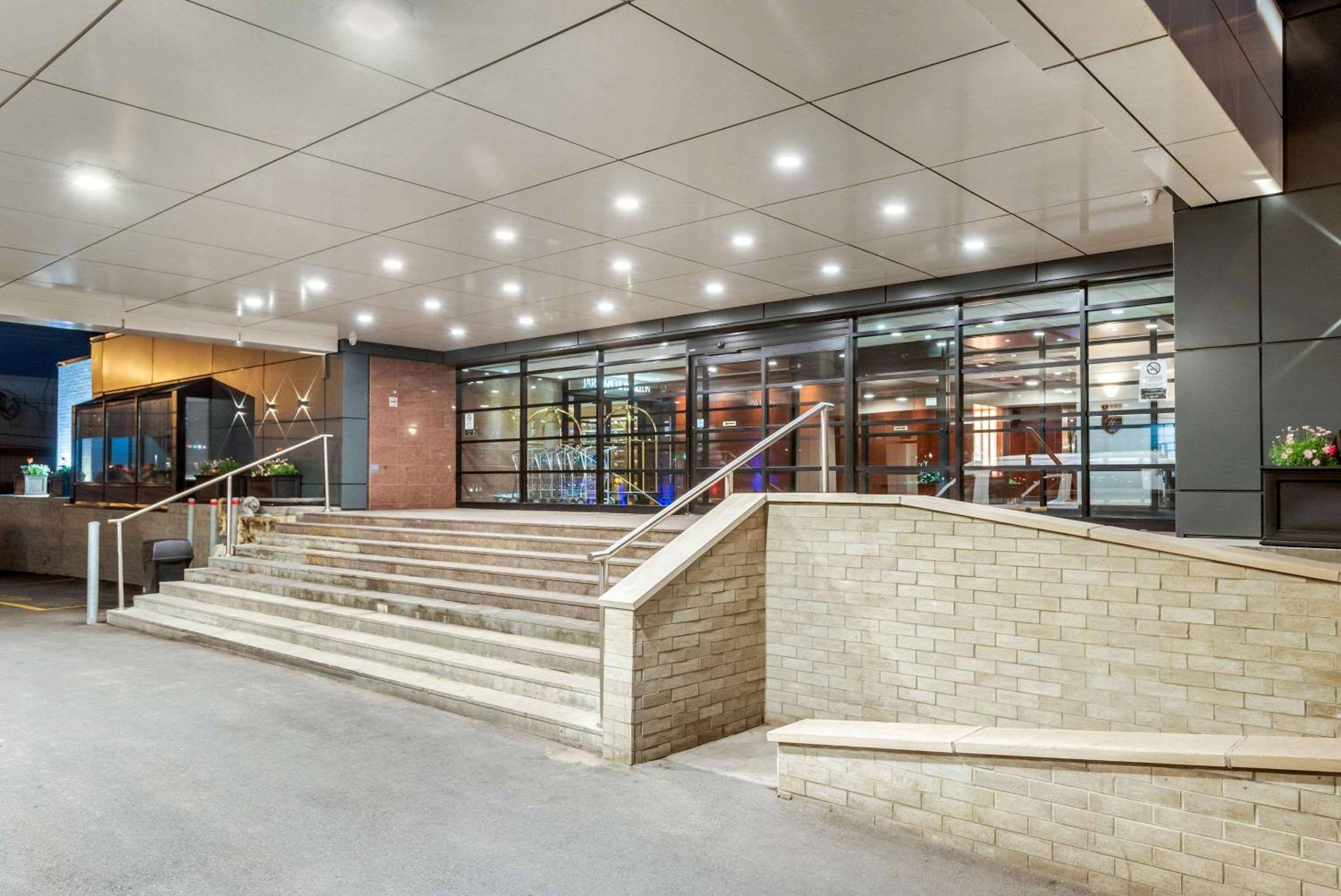 Quality Hotel Dorval