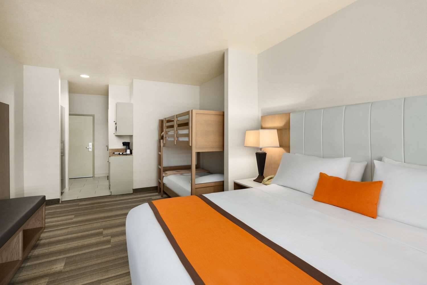 Hotel Marguerite South Anaheim - Garden Grove, Trademark Collection by Wyndham