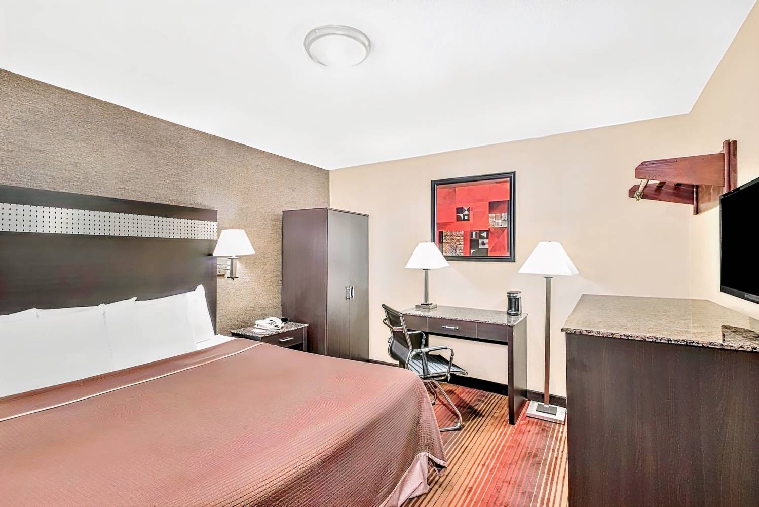 Howard Johnson by Wyndham Clifton NJ