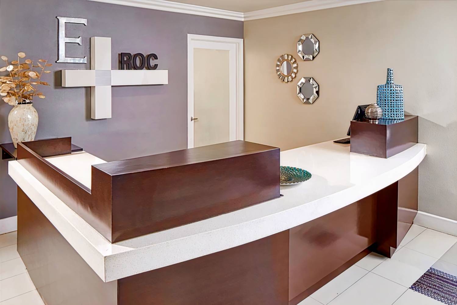 Eden Roc Inn & Suites