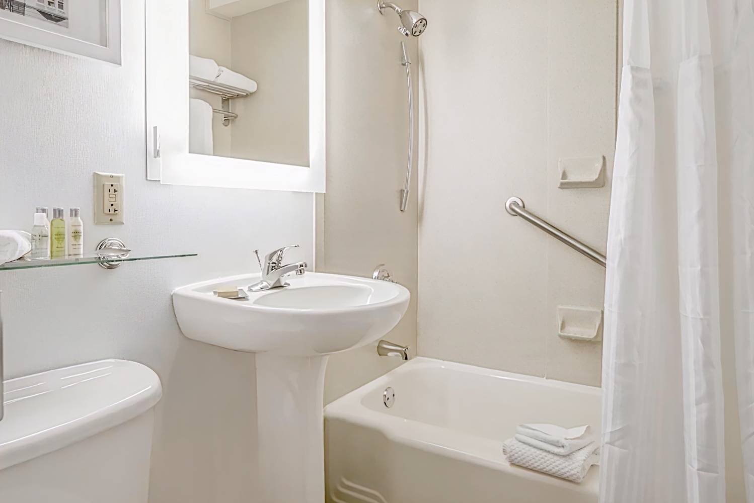 Doubletree Hotel and Suites Downtown Pittsburgh