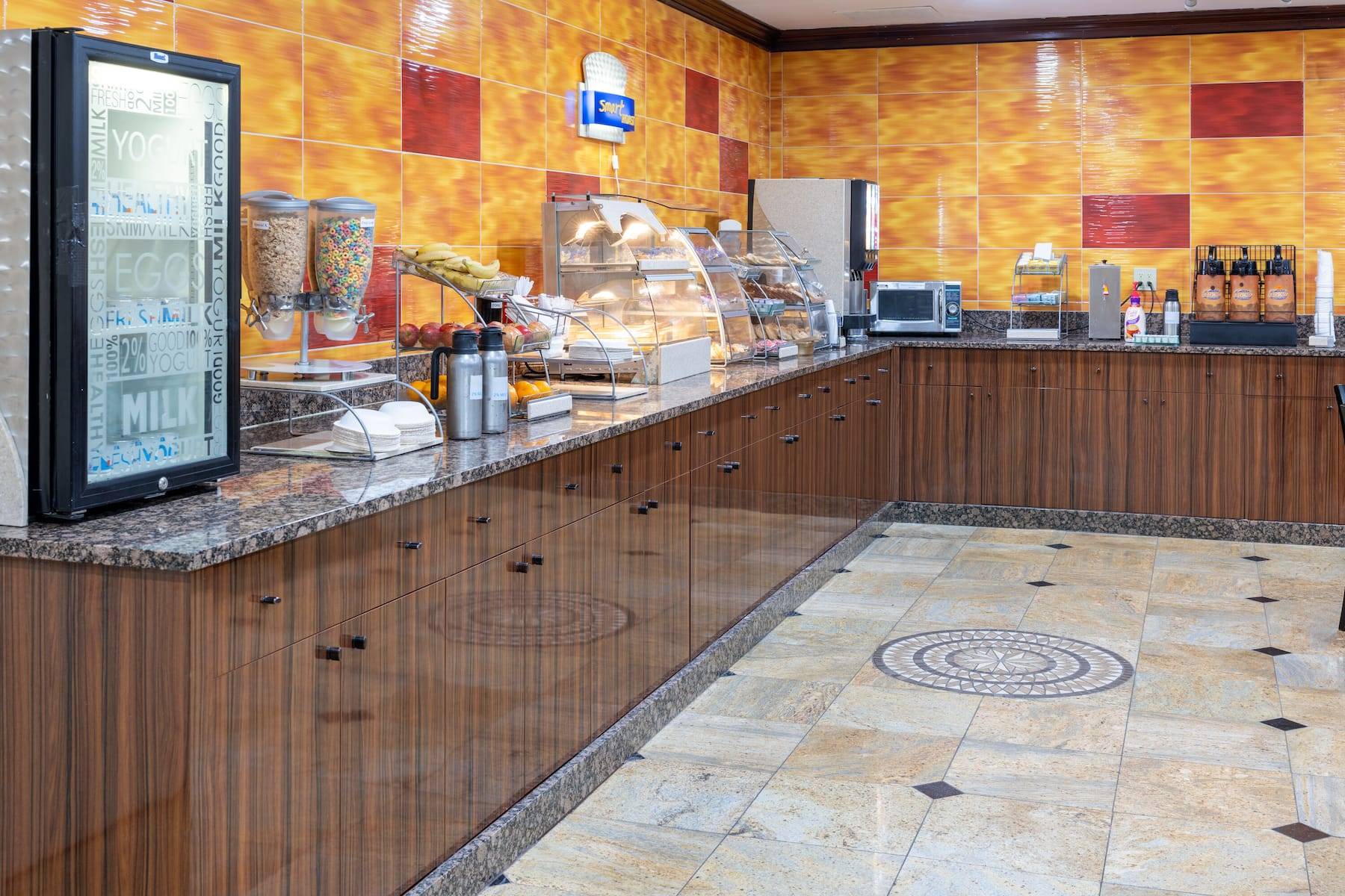 Days Hotel by Wyndham North Bergen /NYC Area