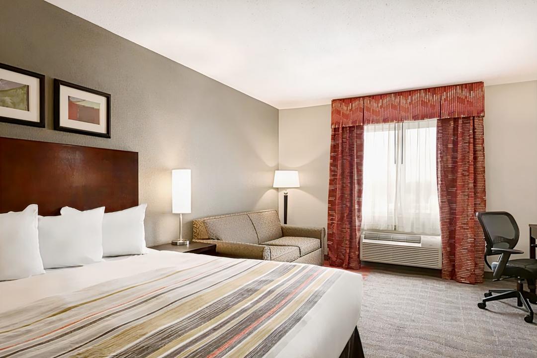 Country Inn & Suites by Radisson, Dearborn