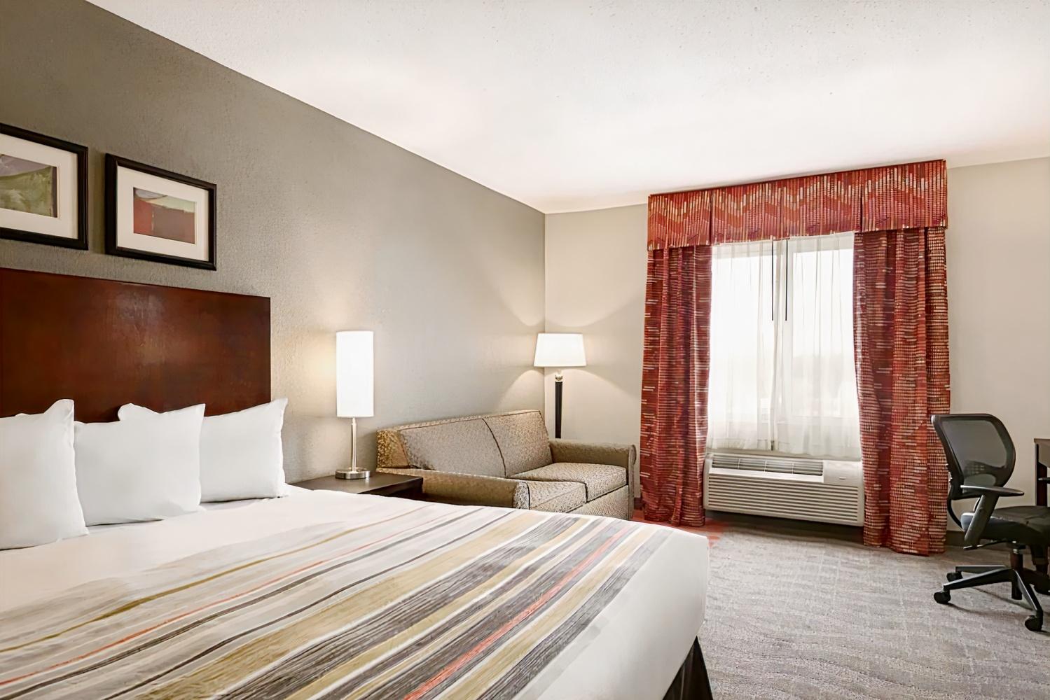 Country Inn & Suites by Radisson, Dearborn