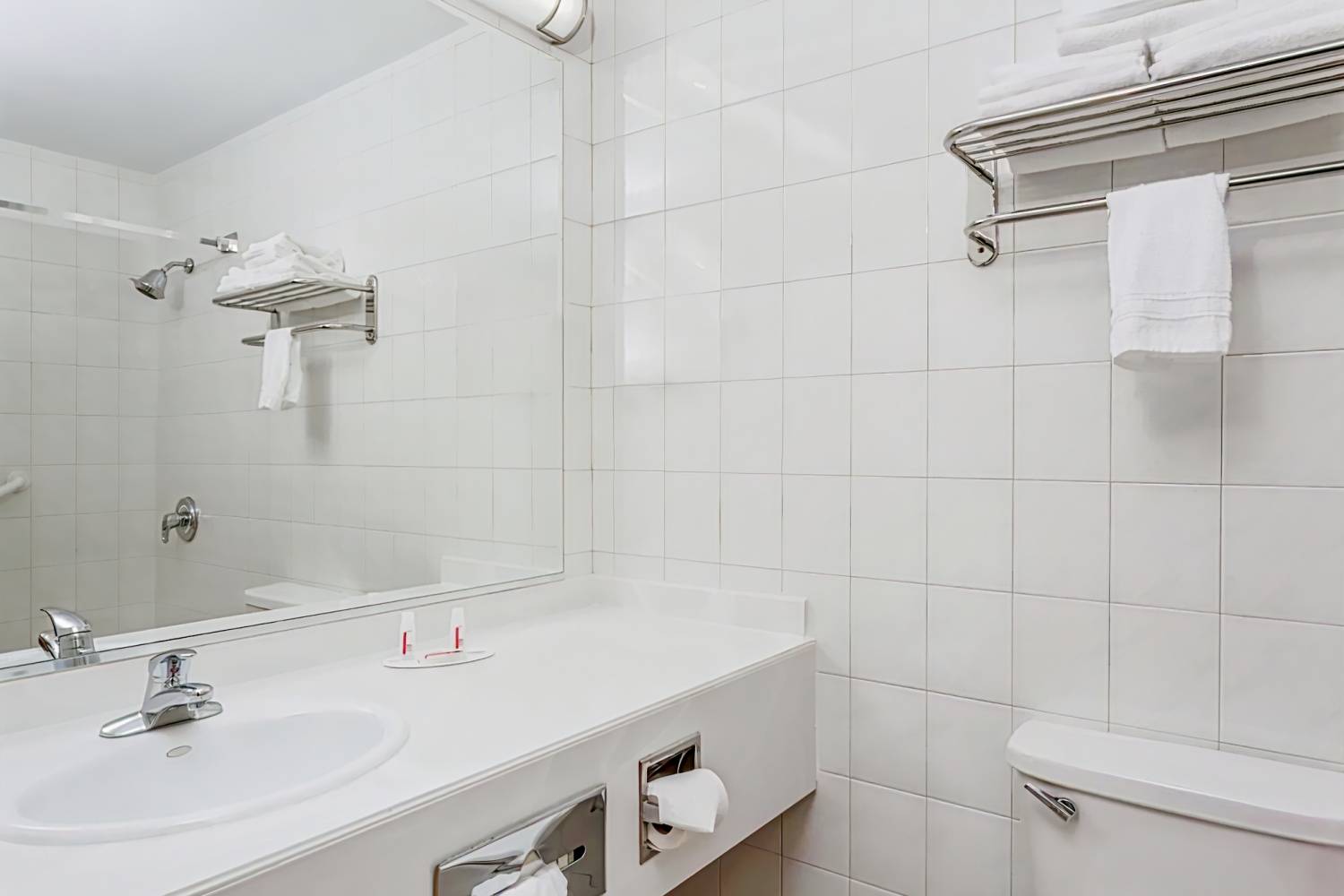 Days Inn by Wyndham Woodbury Long Island