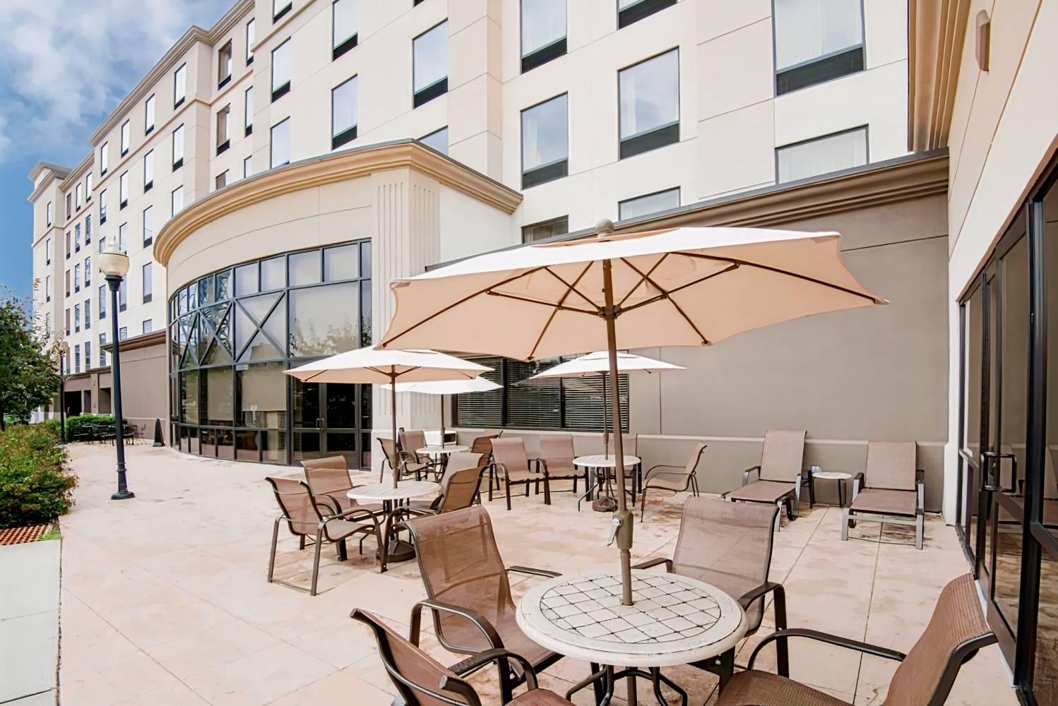 Hampton Inn & Suites Newark-Harrison