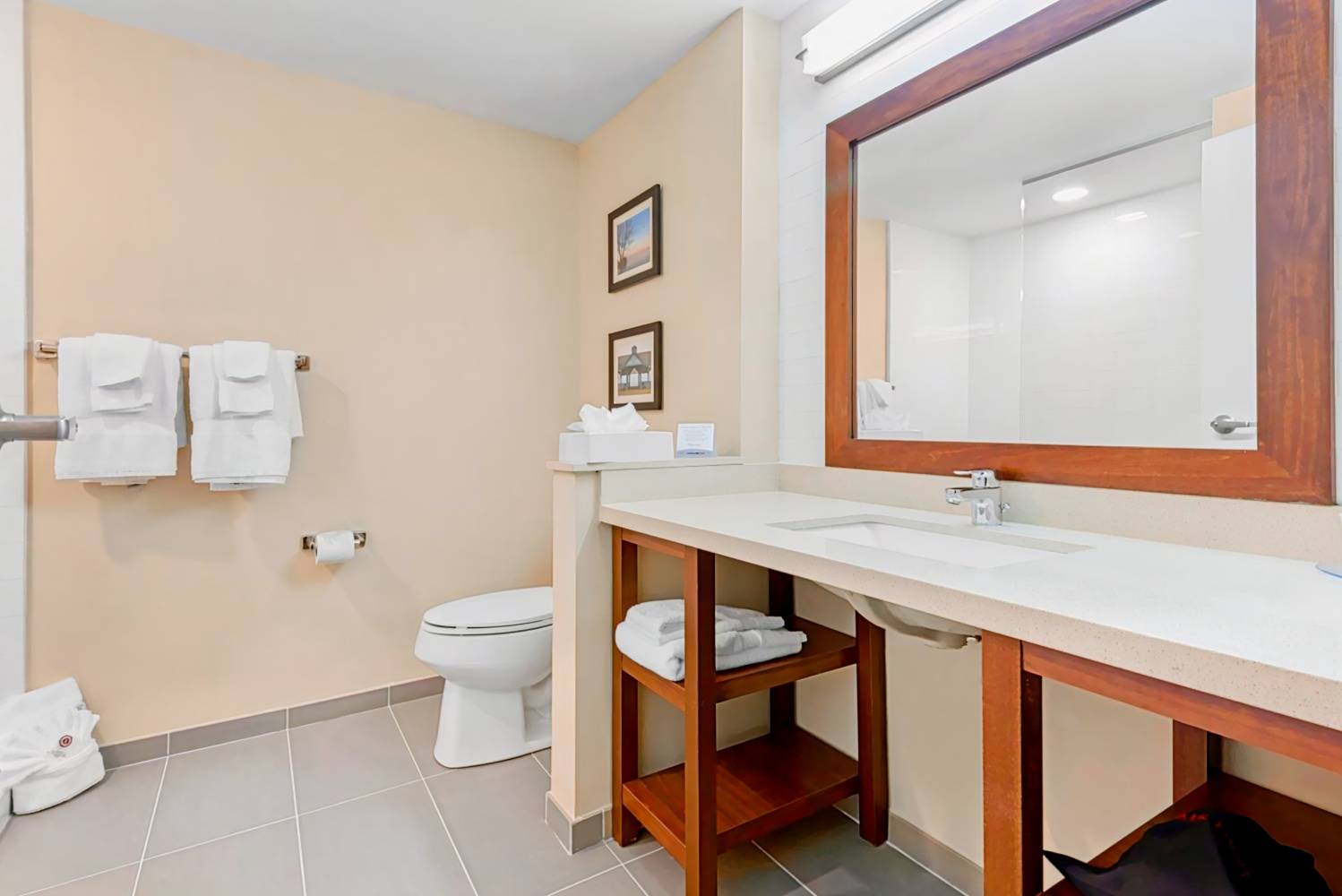 Comfort Inn & Suites Bowmanville 