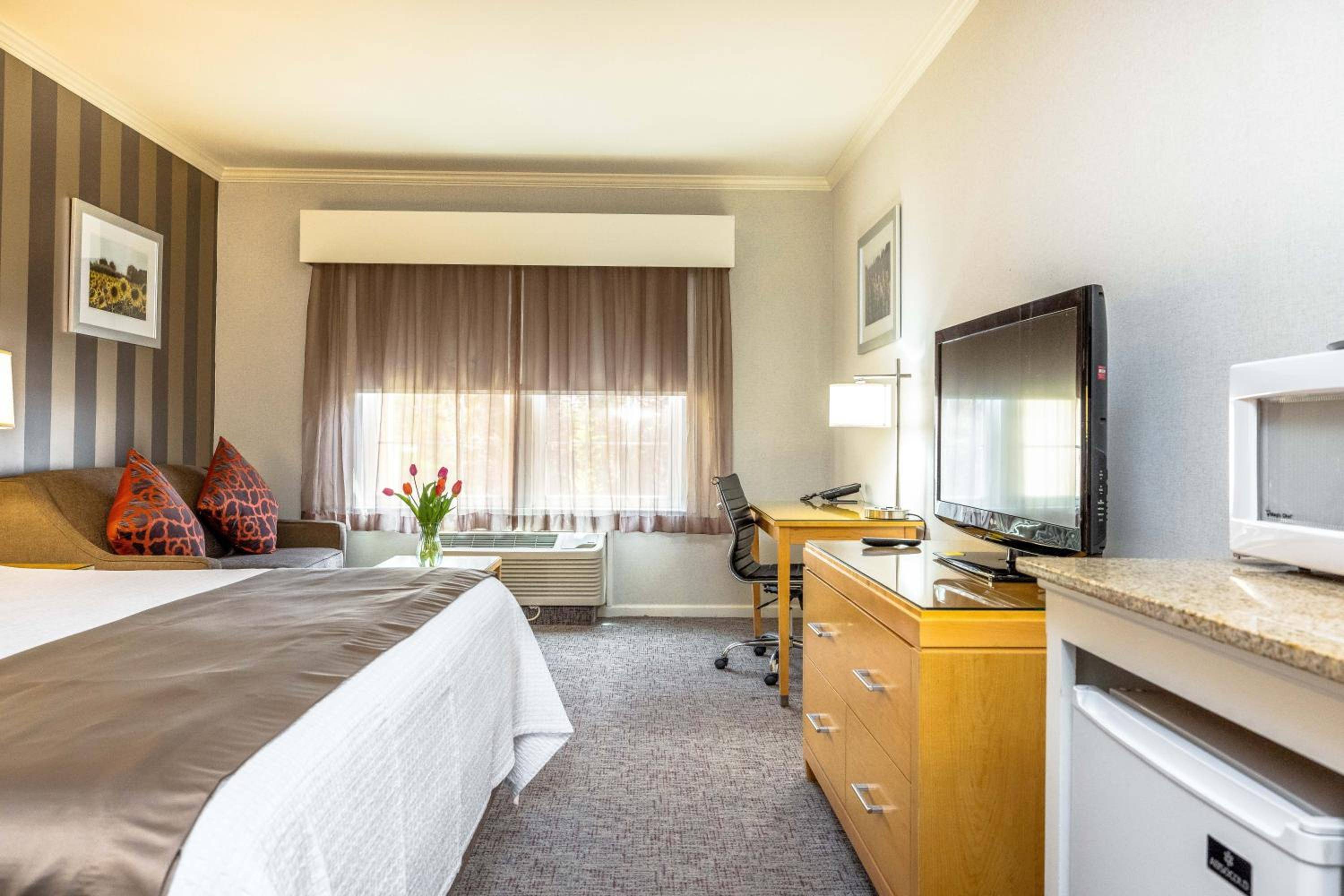 Best Western Plus Dixon Davis