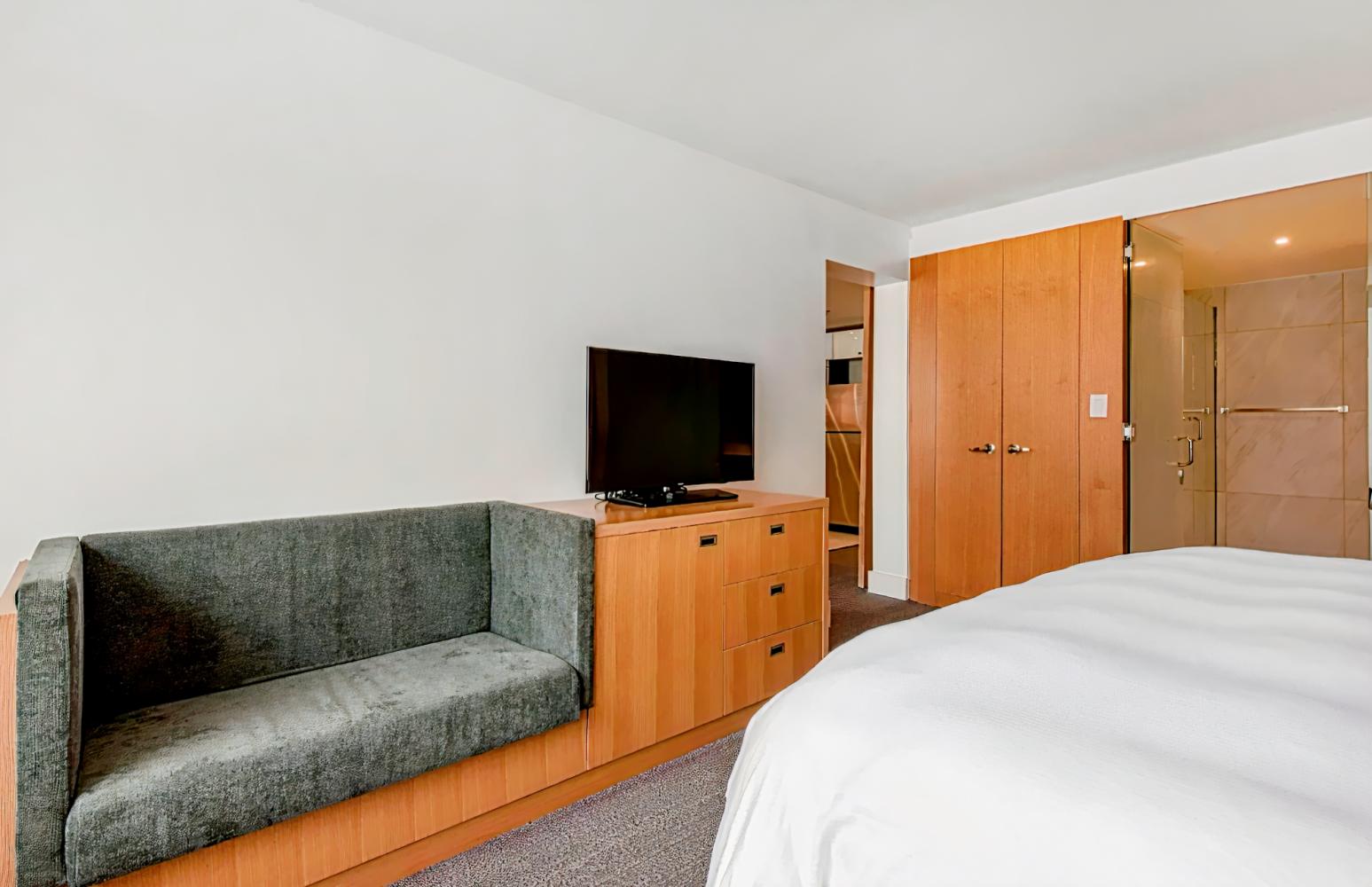 West Wing Hotel, Ascend Hotel Collection