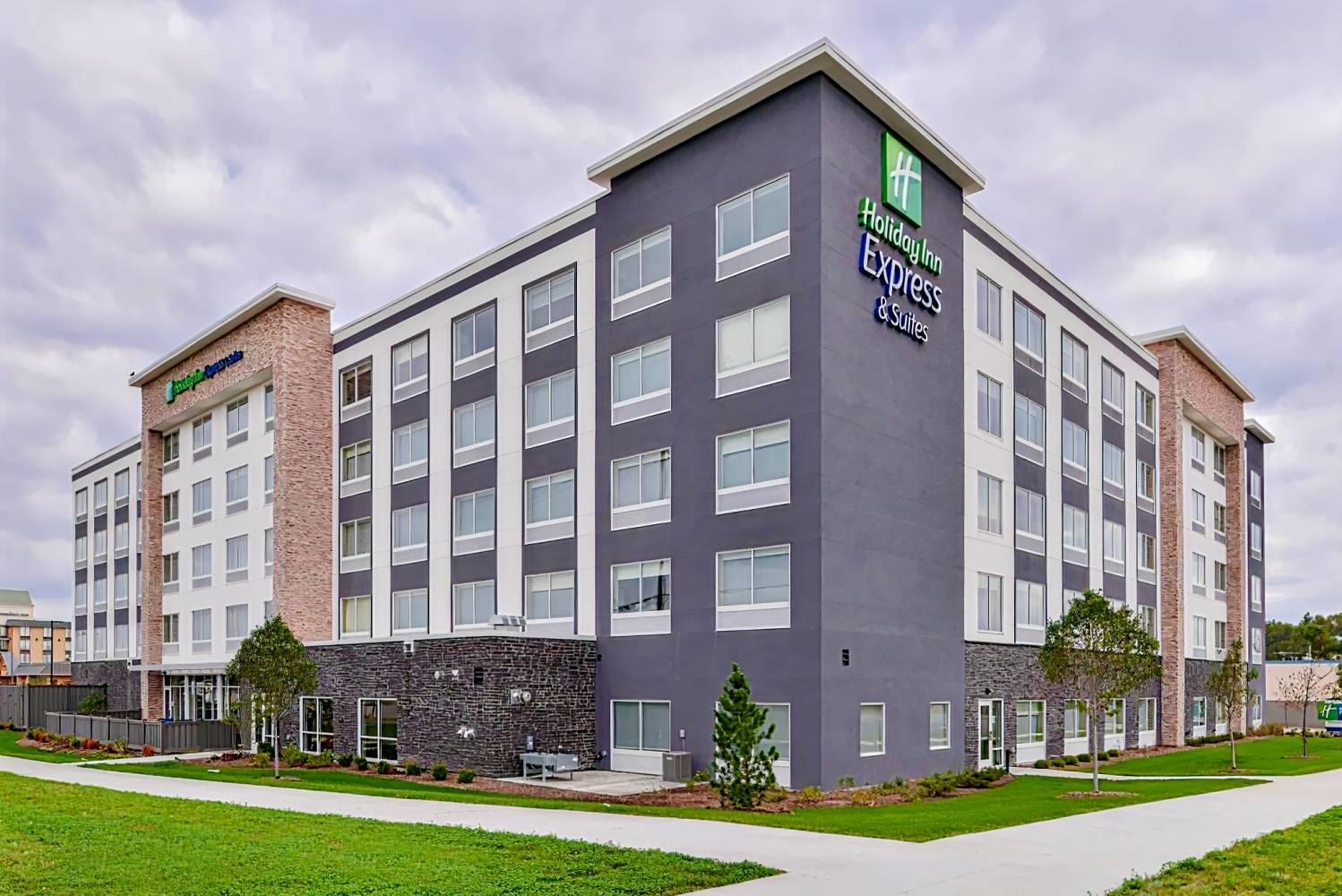 Holiday Inn Express & Suites Mall of America - MSP Airport