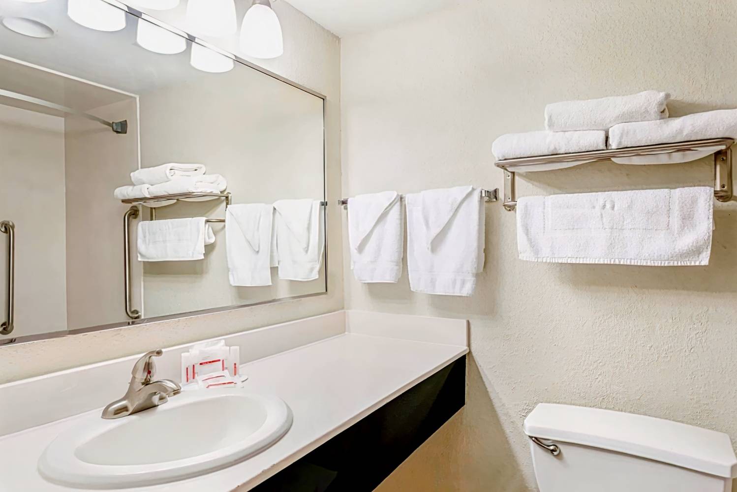 Ramada by Wyndham Luling