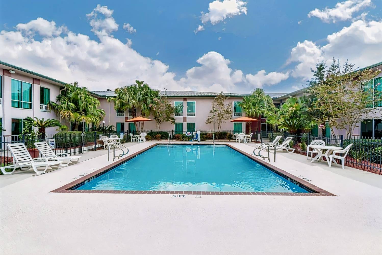 Ramada by Wyndham Luling