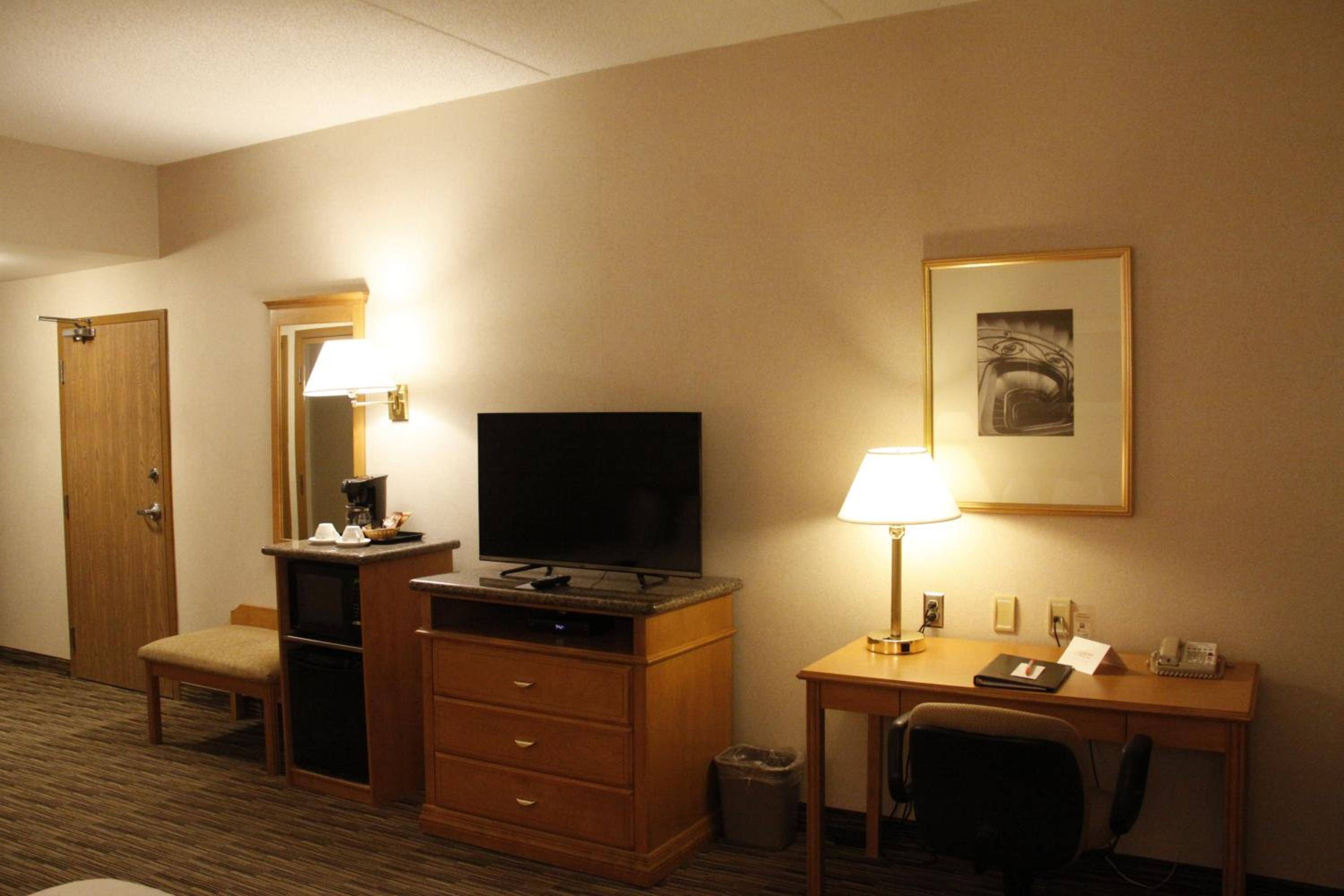 Humphry Inn & Suites